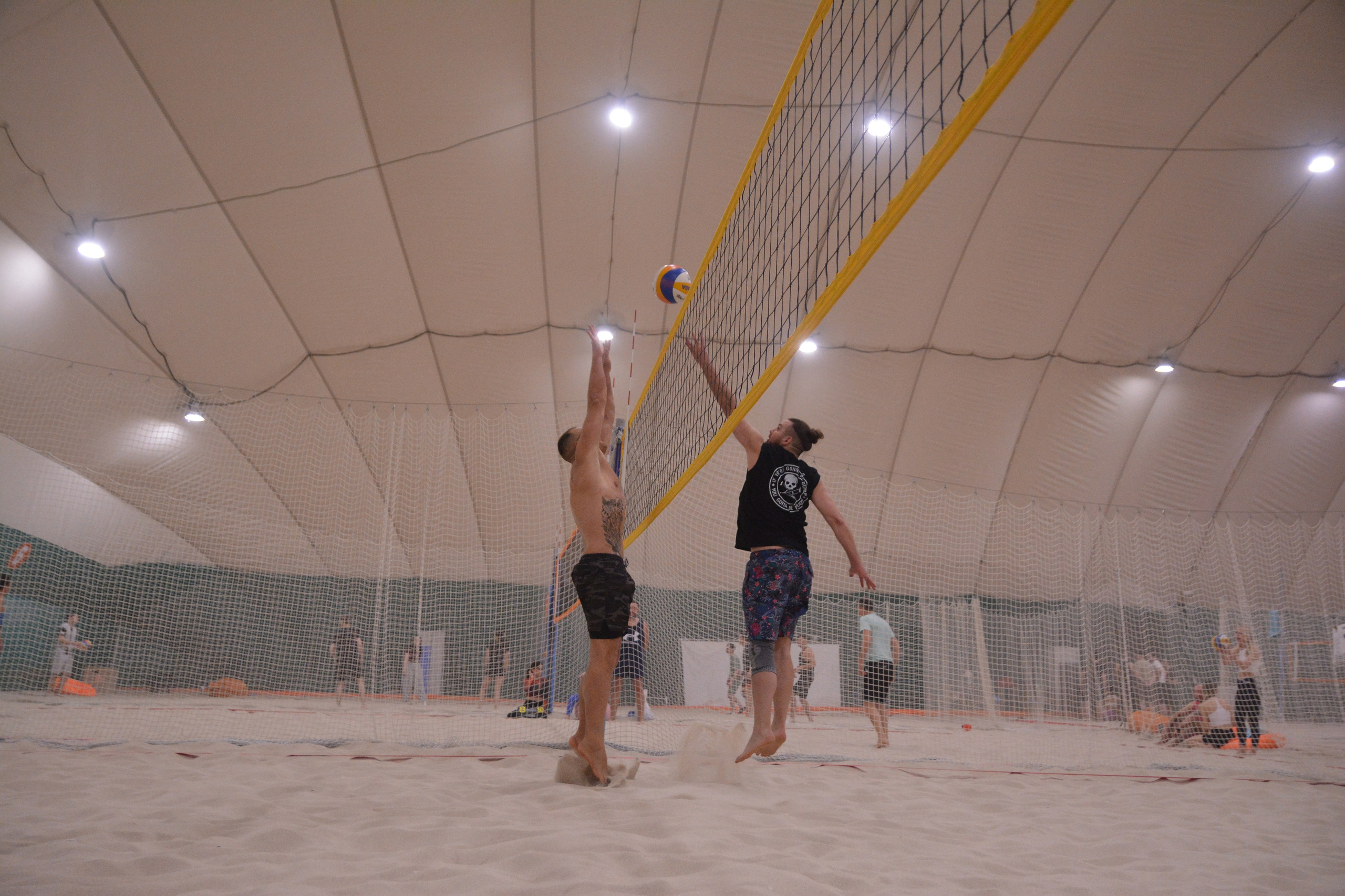 F/8 and be there — оказаться в нужном месте и поймать момент