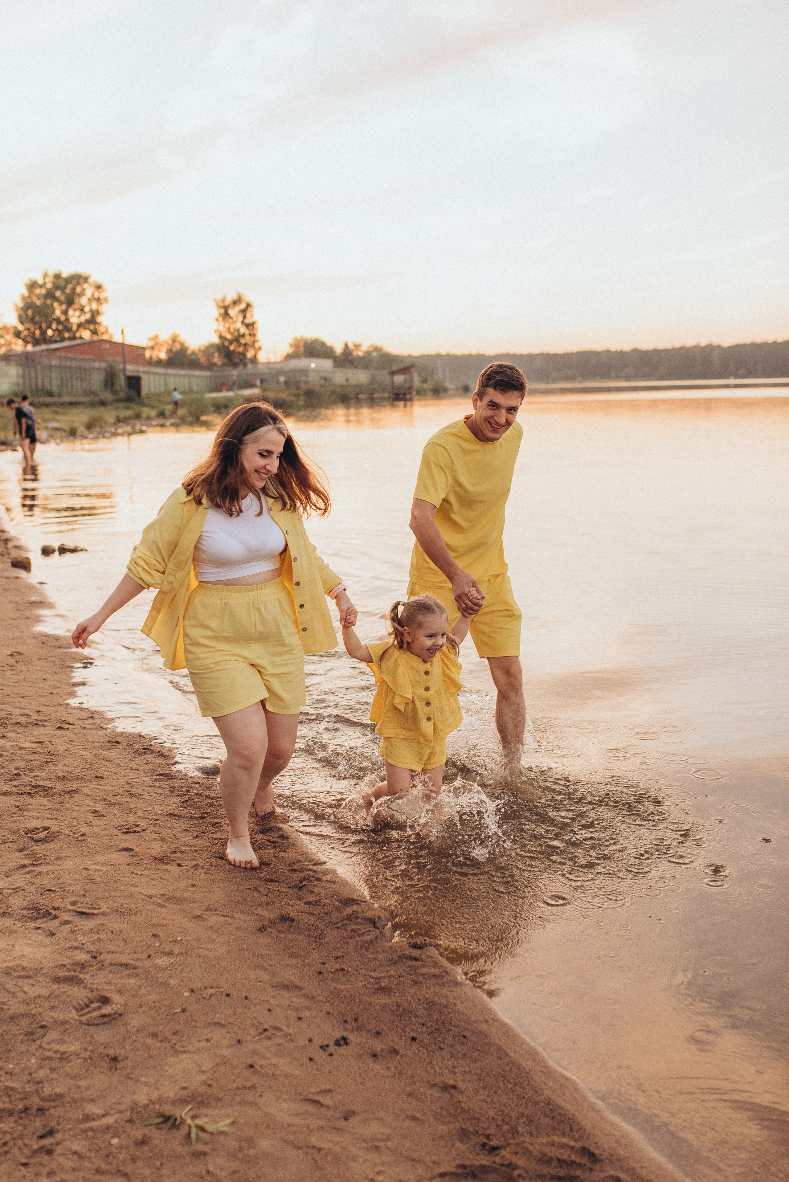 Летняя прогулка на закате. Семейный фотограф в Москве Екатерина Север