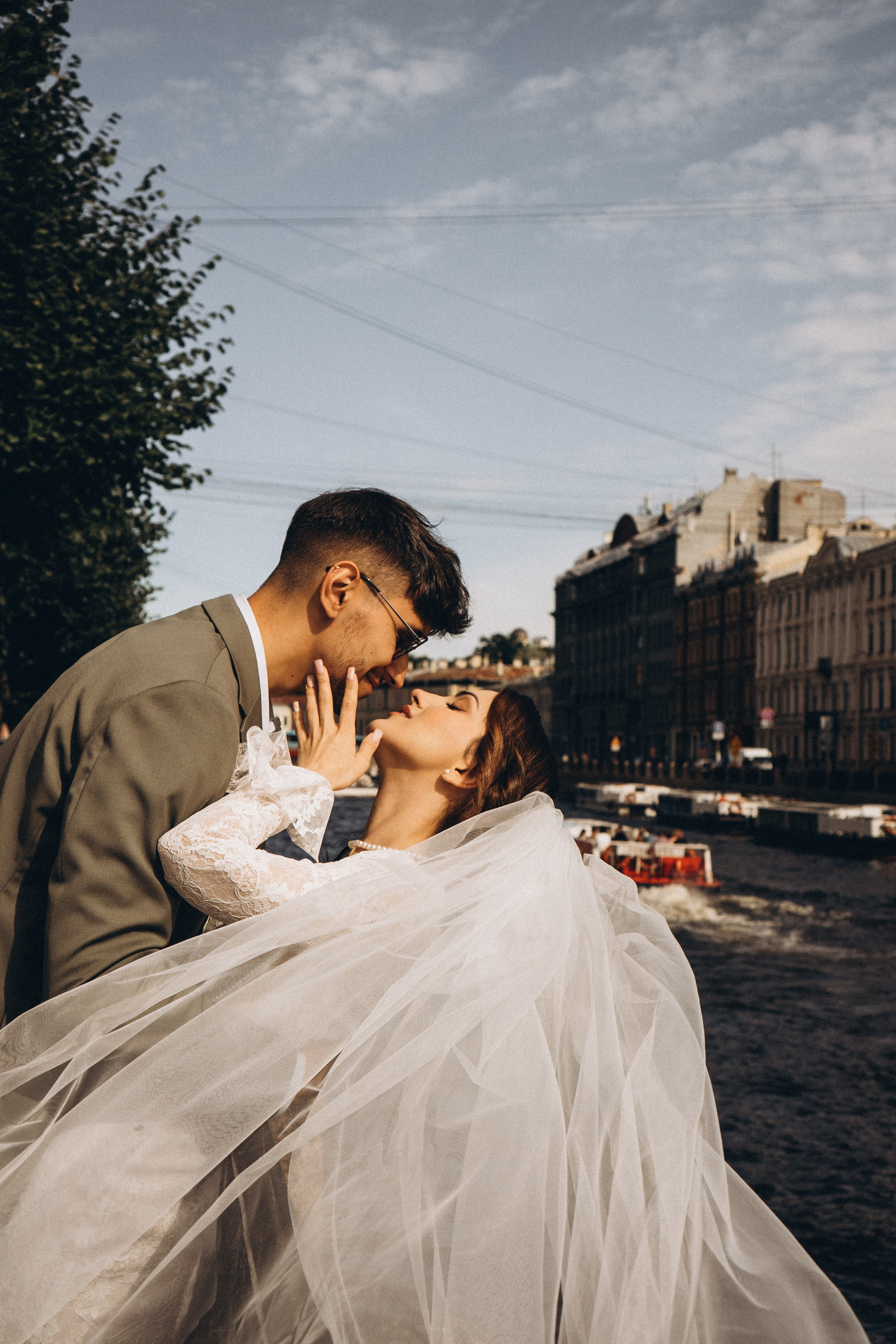 СВАДЕБНАЯ ПРОГУЛКА ВОЗЕ ИСАИКЕВСКОГО СОБОРА АСТОРИИ И ЗАКОНОДАЛЕТНОГО СОБРАНИЯ. Профессиональный фотограф, Санкт-Петербург — Виктория Богомолова