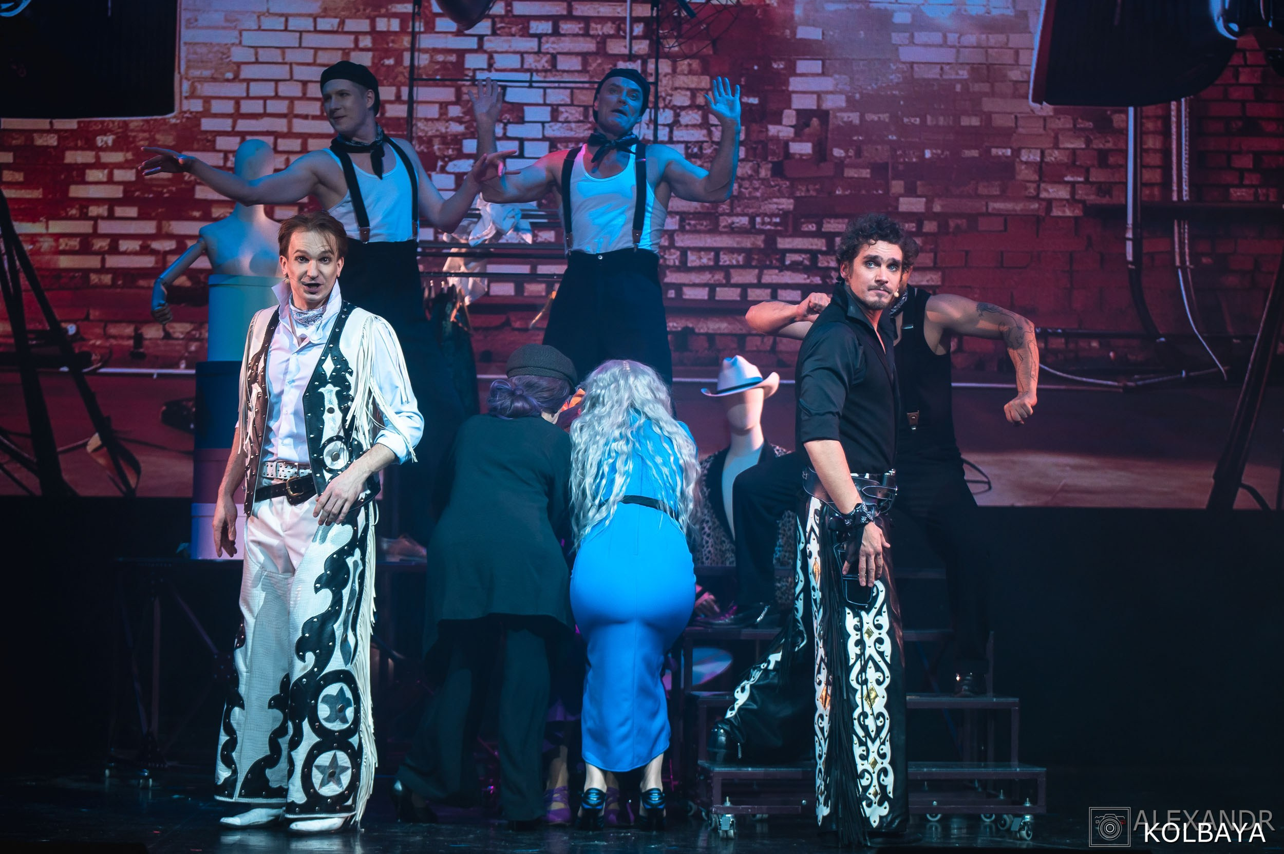 Фотографии со спектакля «Привет, я тетя Чарли». Концертный и театральный репортажный фотограф в Москве Александр Колбая