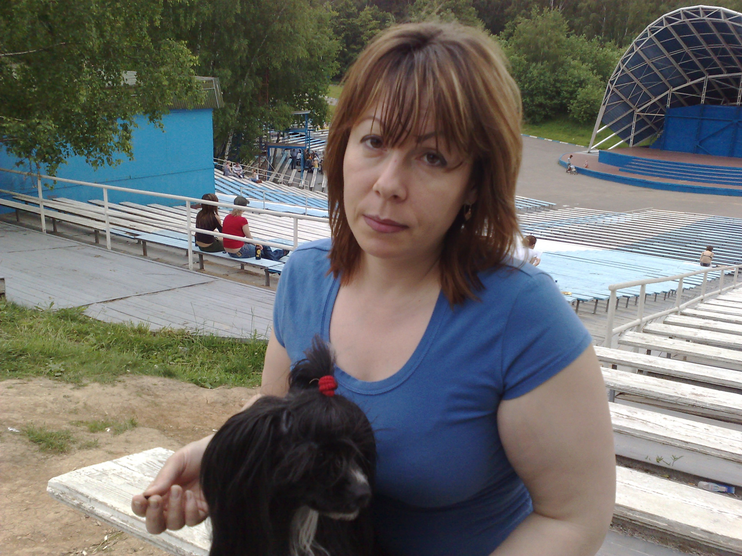 Зося на прогулке. Питомник китайских хохлатых собак Poale Ell: купить щенка в питомнике