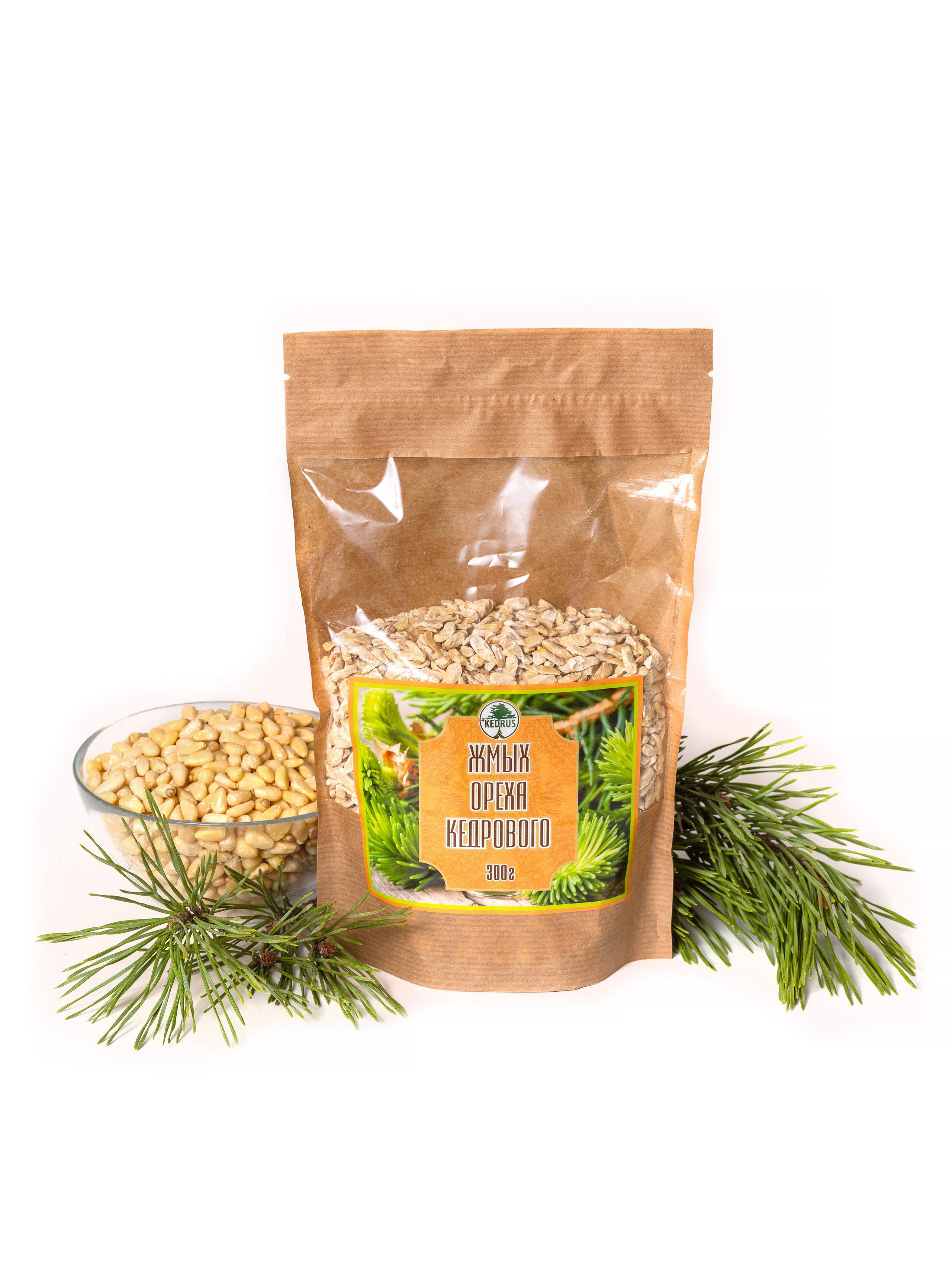 Орехи Kedrus на белом фоне. Фотограф Анастасия Дерий. Каталожная фотосъёмка в Москве