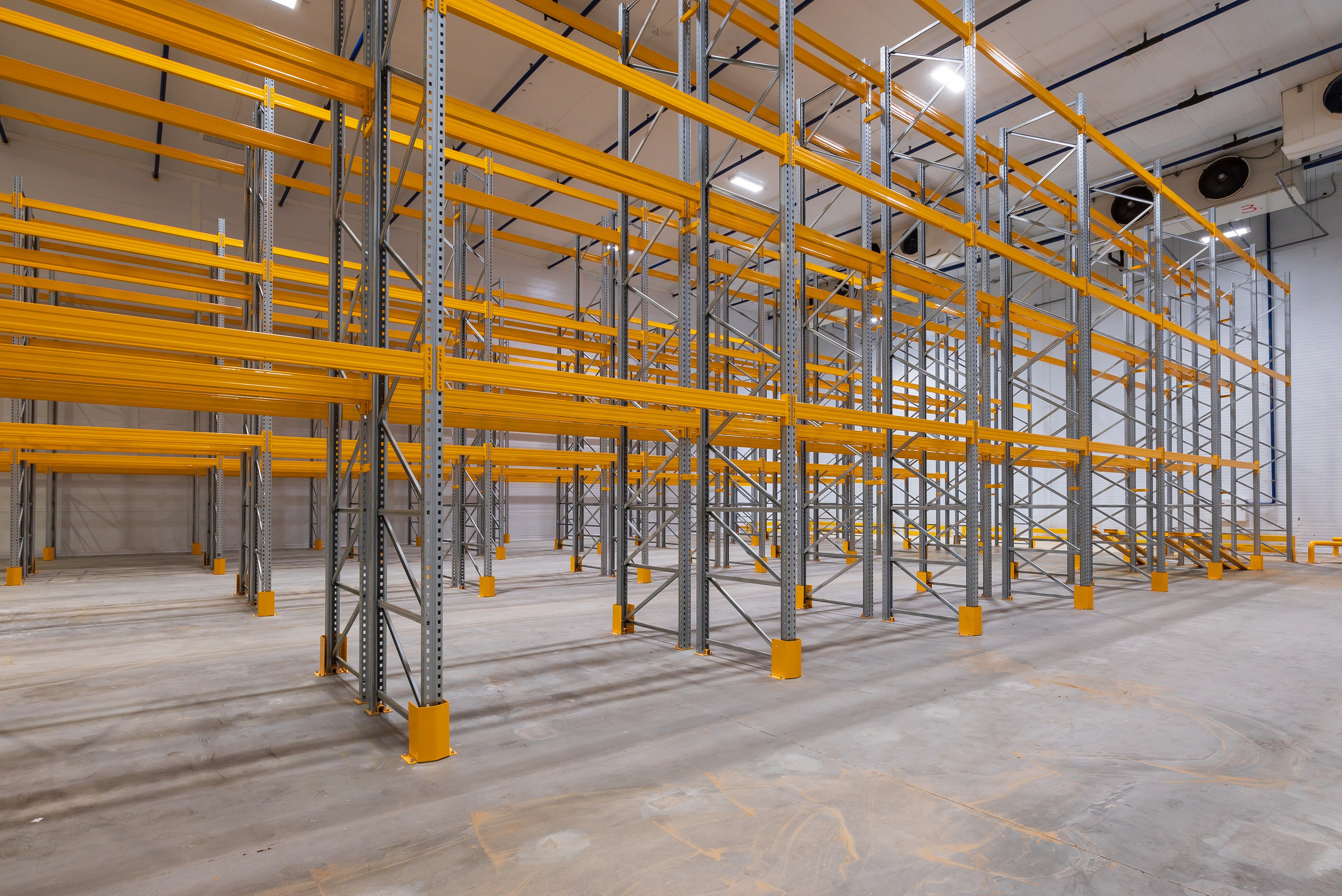 Склад Алтуфьево. Фотограф Анастасия Дерий. Каталожная фотосъёмка в Москве