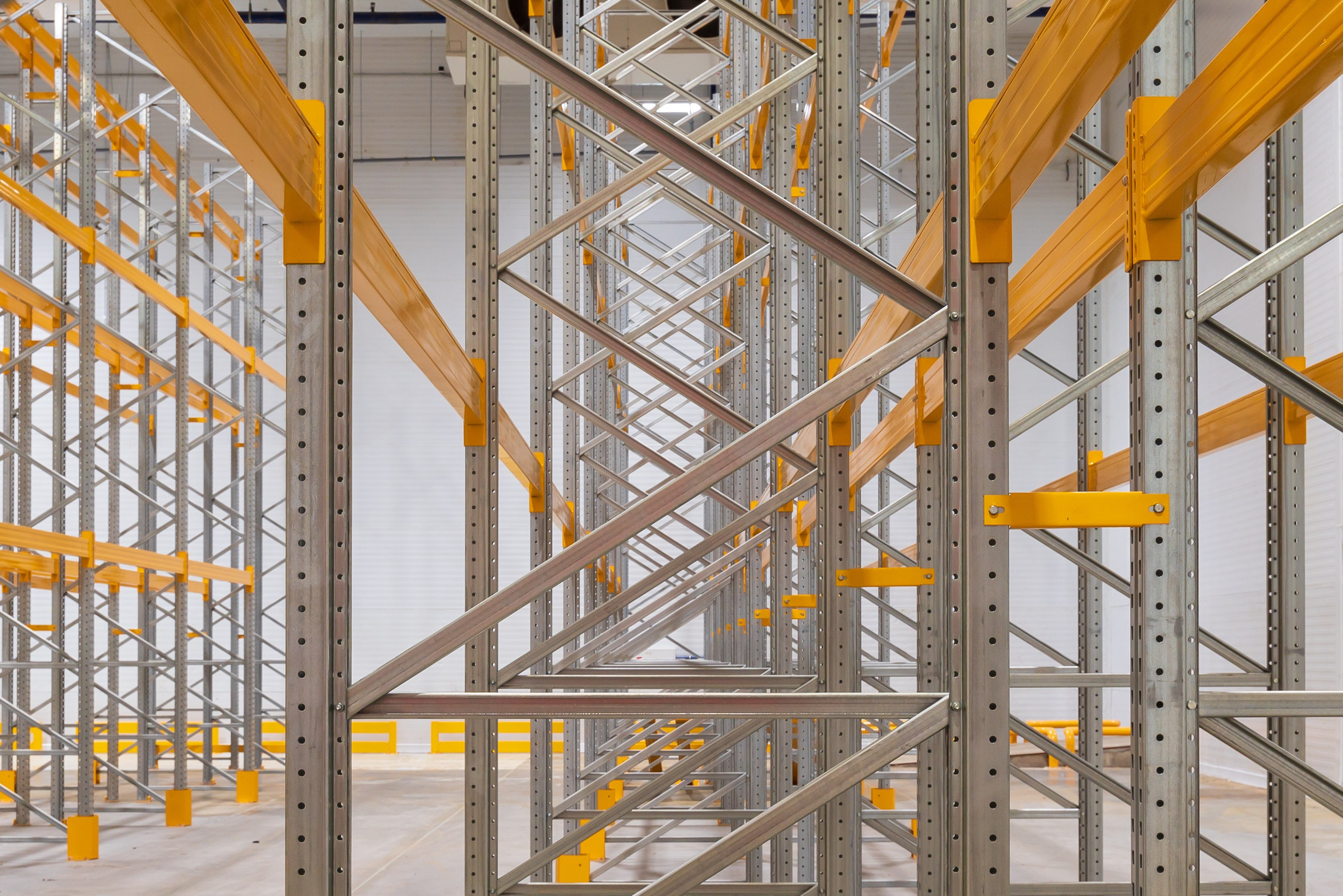 Склад Алтуфьево. Фотограф Анастасия Дерий. Каталожная фотосъёмка в Москве