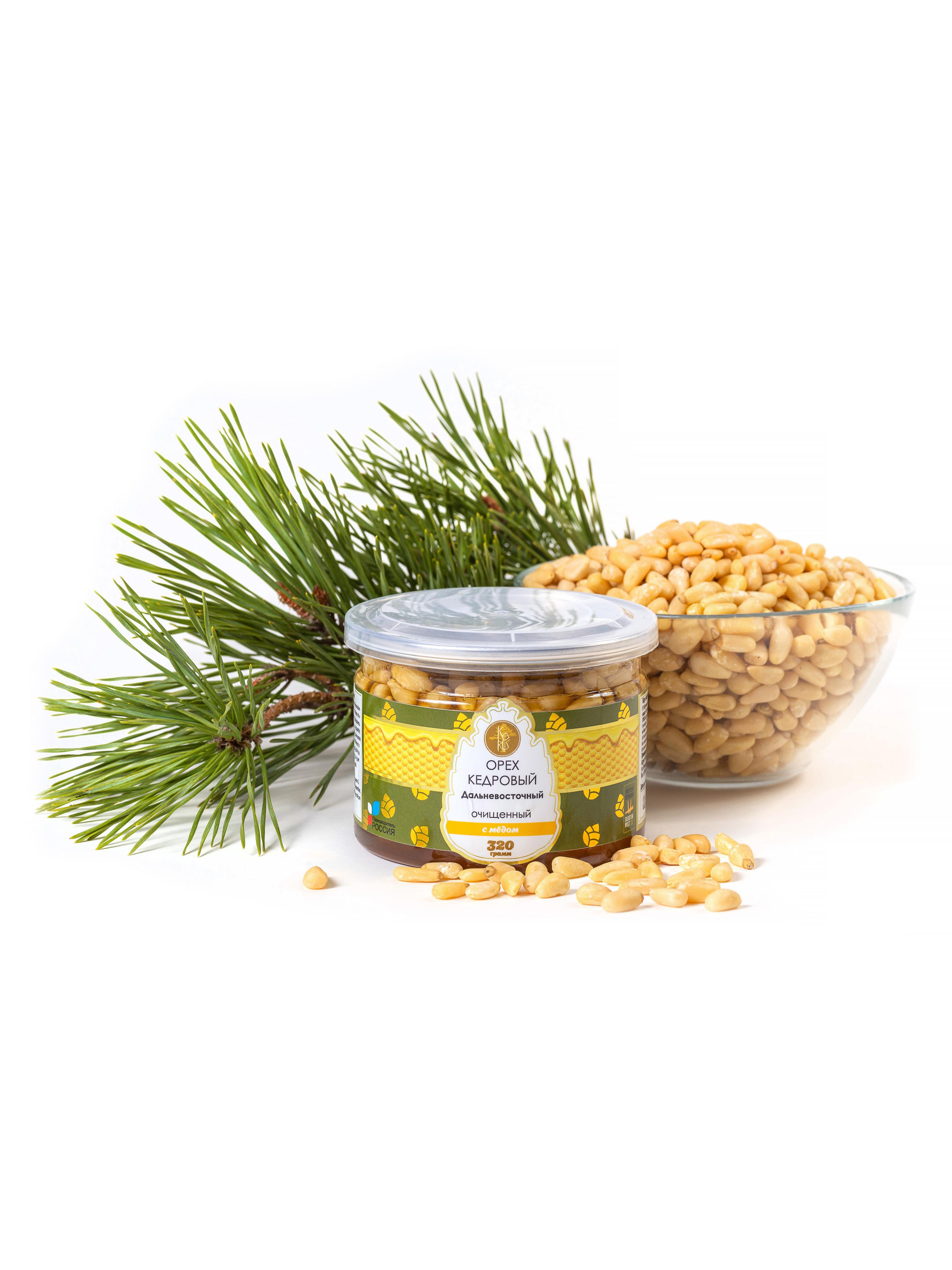 Орехи Kedrus на белом фоне. Фотограф Анастасия Дерий. Каталожная фотосъёмка в Москве