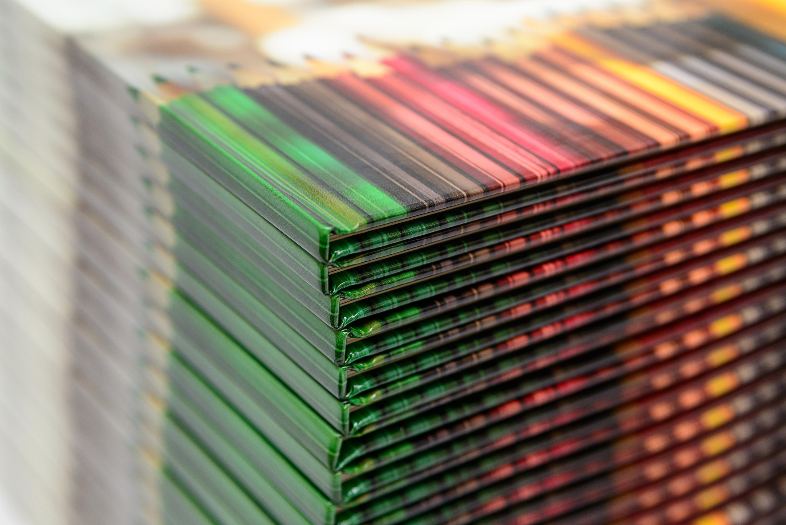 Школьный фотоальбом «Карандаши». Фотограф Анастасия Дерий. Каталожная фотосъёмка в Москве