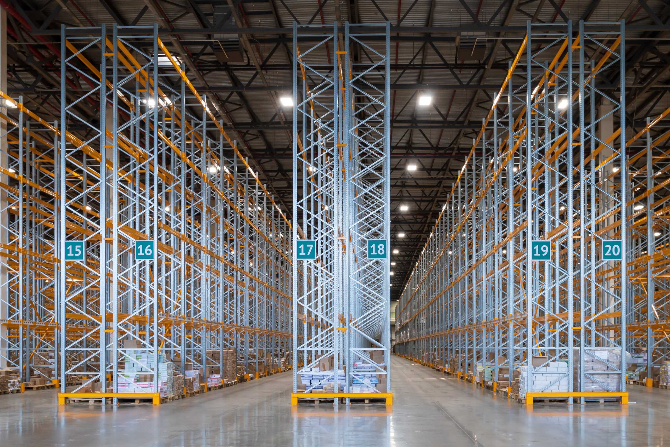 Склад Алтуфьево. Фотограф Анастасия Дерий. Каталожная фотосъёмка в Москве