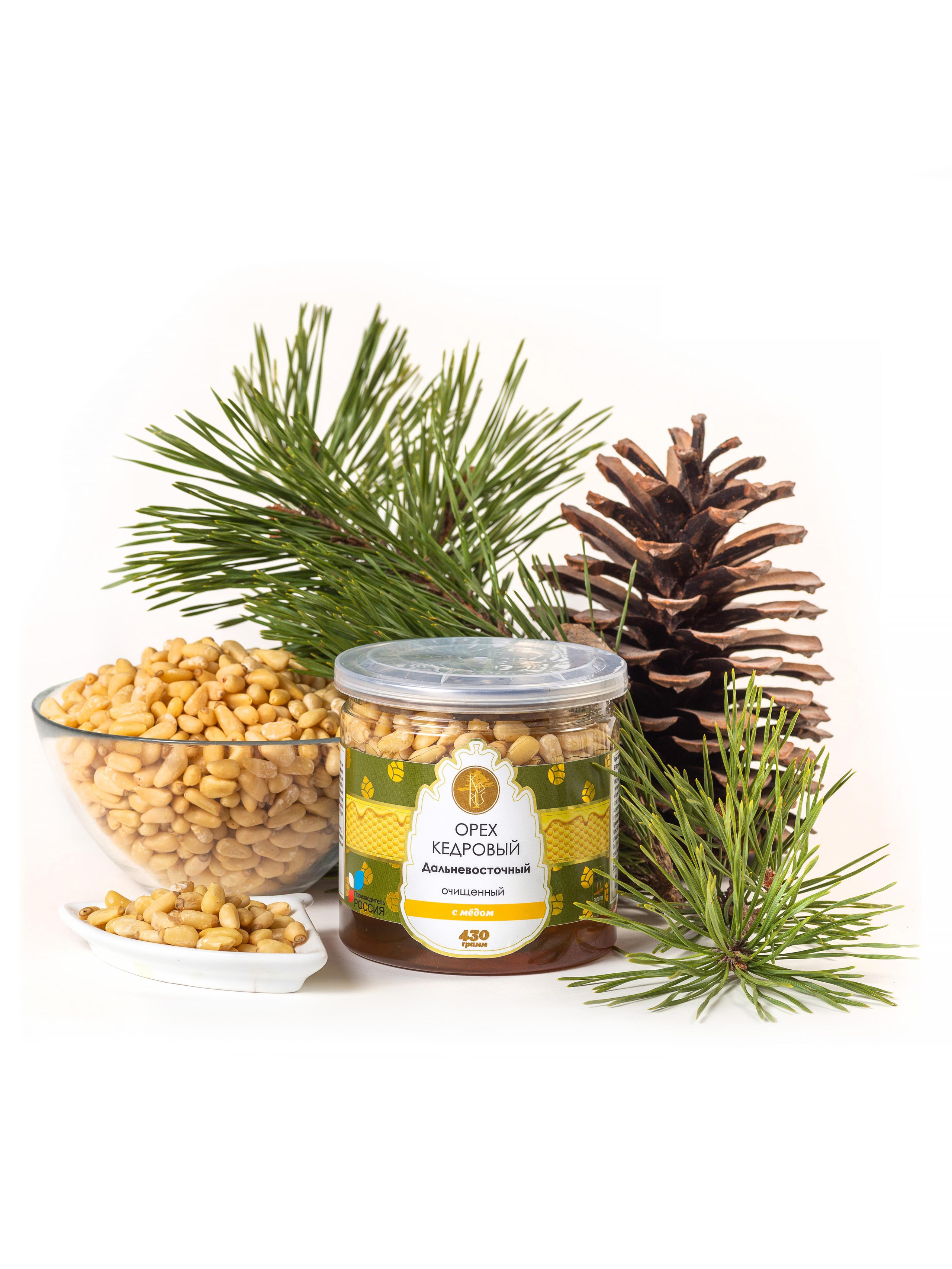 Орехи Kedrus на белом фоне. Фотограф Анастасия Дерий. Каталожная фотосъёмка в Москве