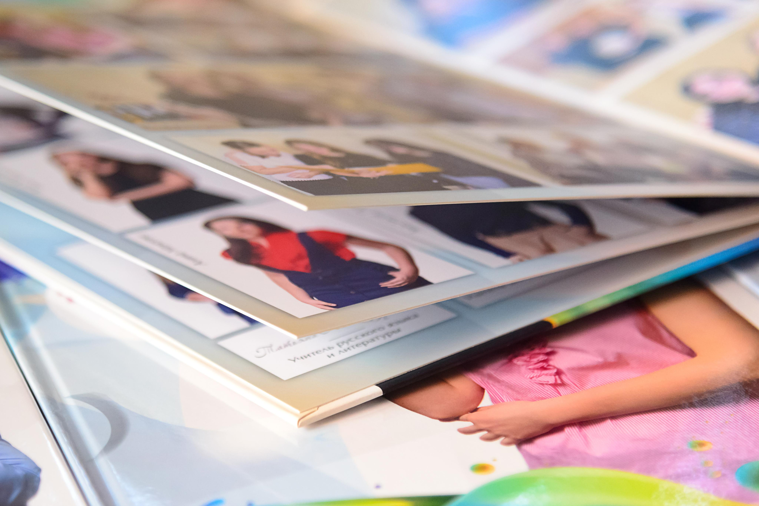 Школьный фотоальбом «Цветные брызги». Фотограф Анастасия Дерий. Каталожная фотосъёмка в Москве