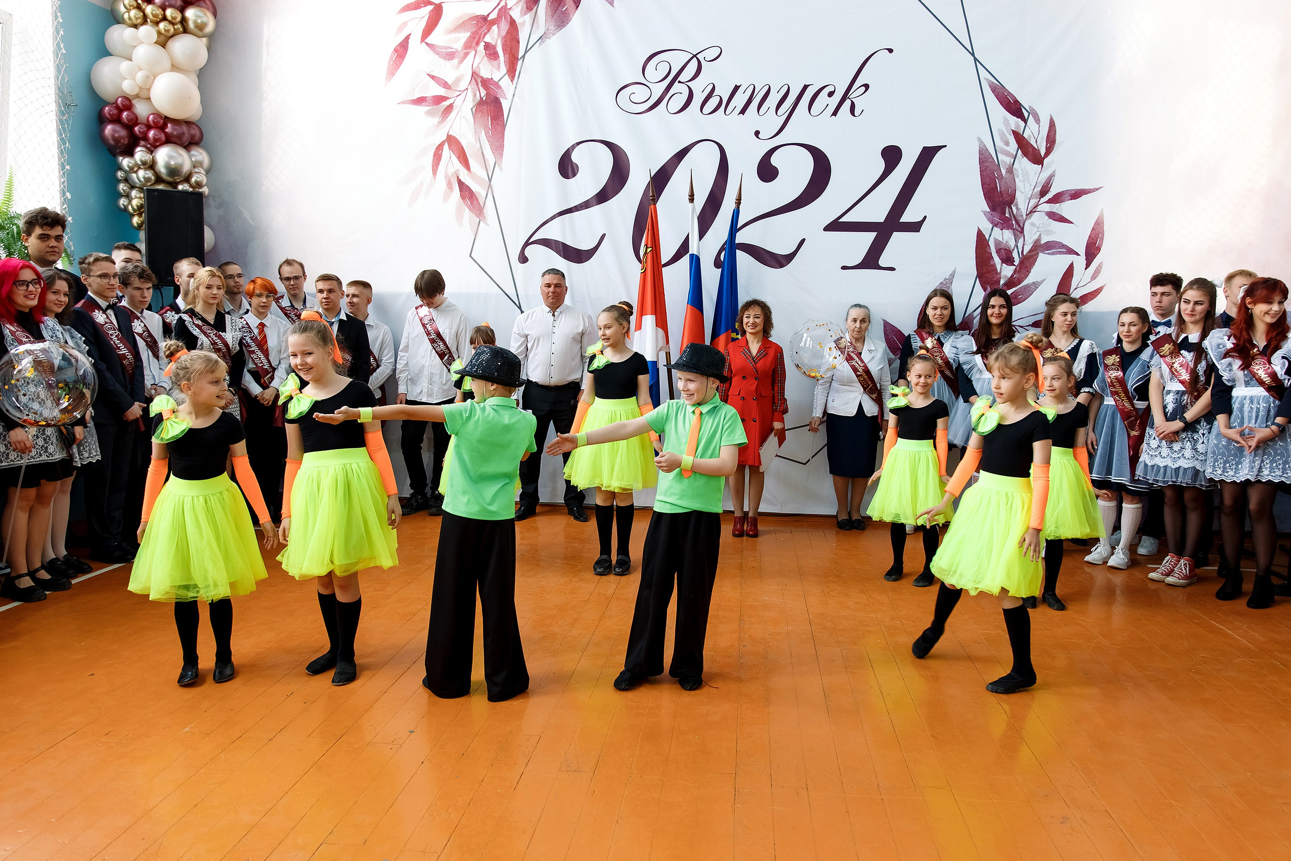 11 класс Последний звонок. Фотограф Любовь Корниенко, Примоский край