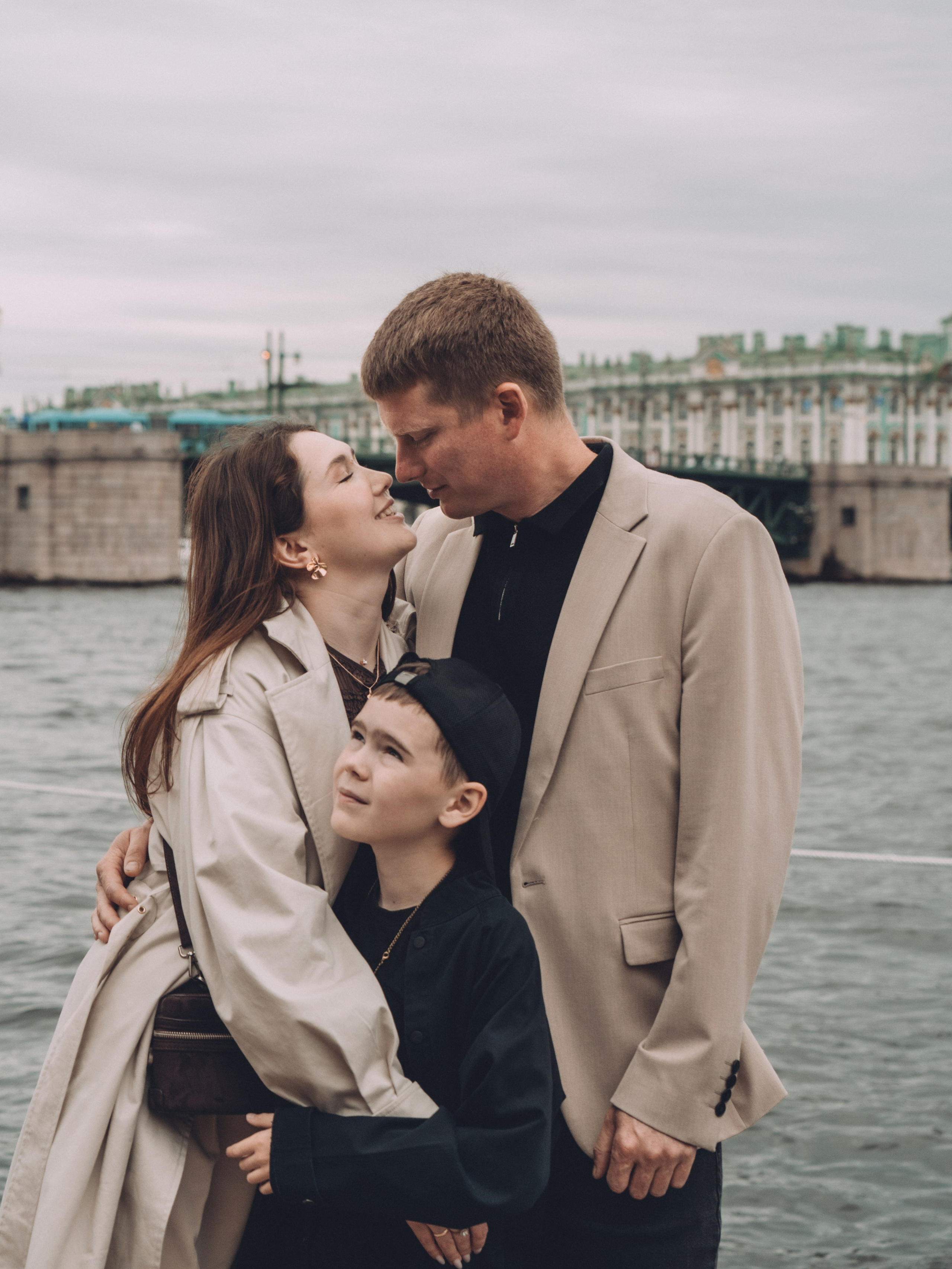 Семейная фотосессия на прогулке по городу Петербургу. Светлана Гопанюк. Портретный фотограф. Санкт-Петербург. СПб