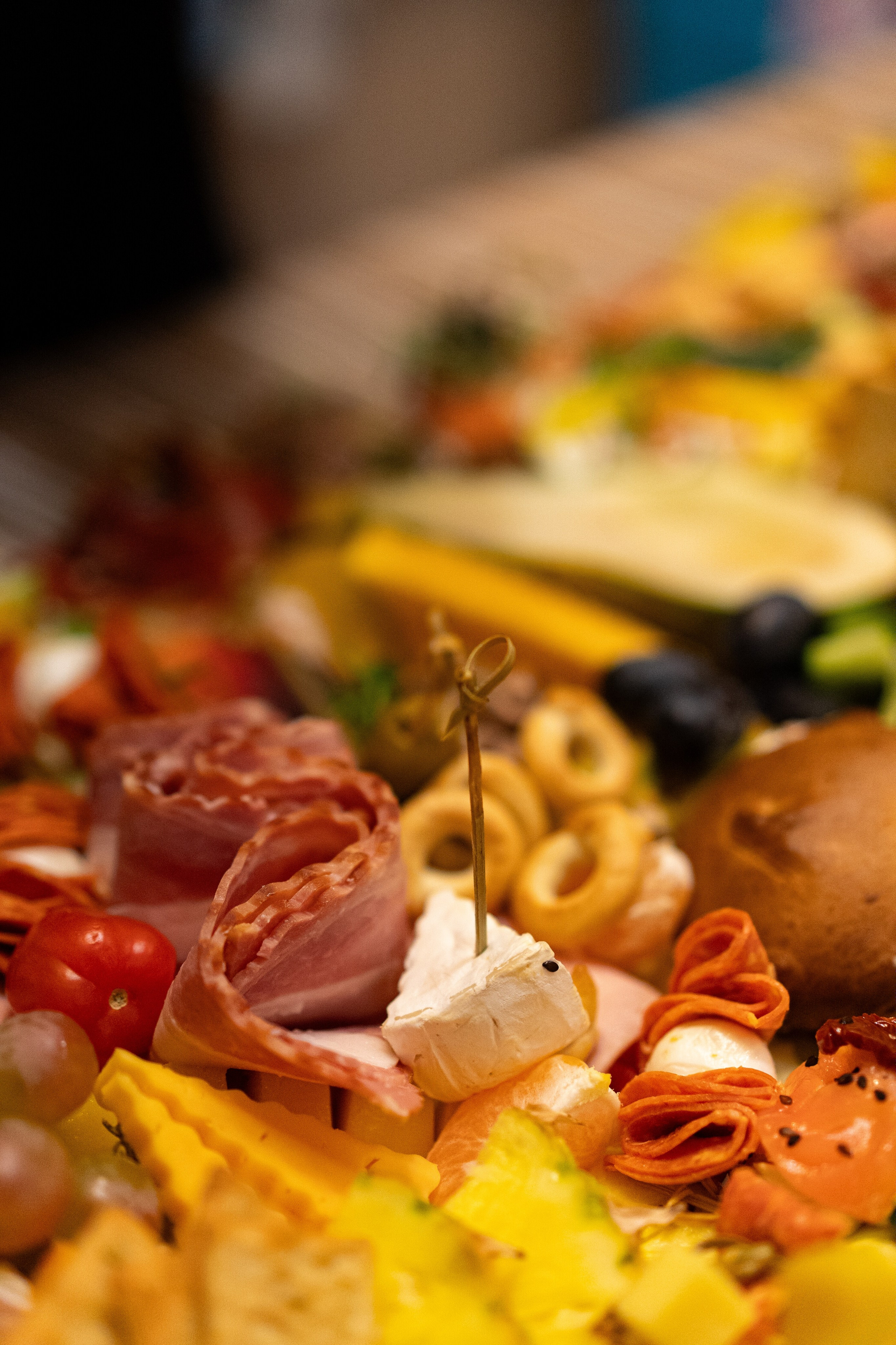 Столы. Выездной кейтеринг, съедобные букеты, торты и сладости на заказ