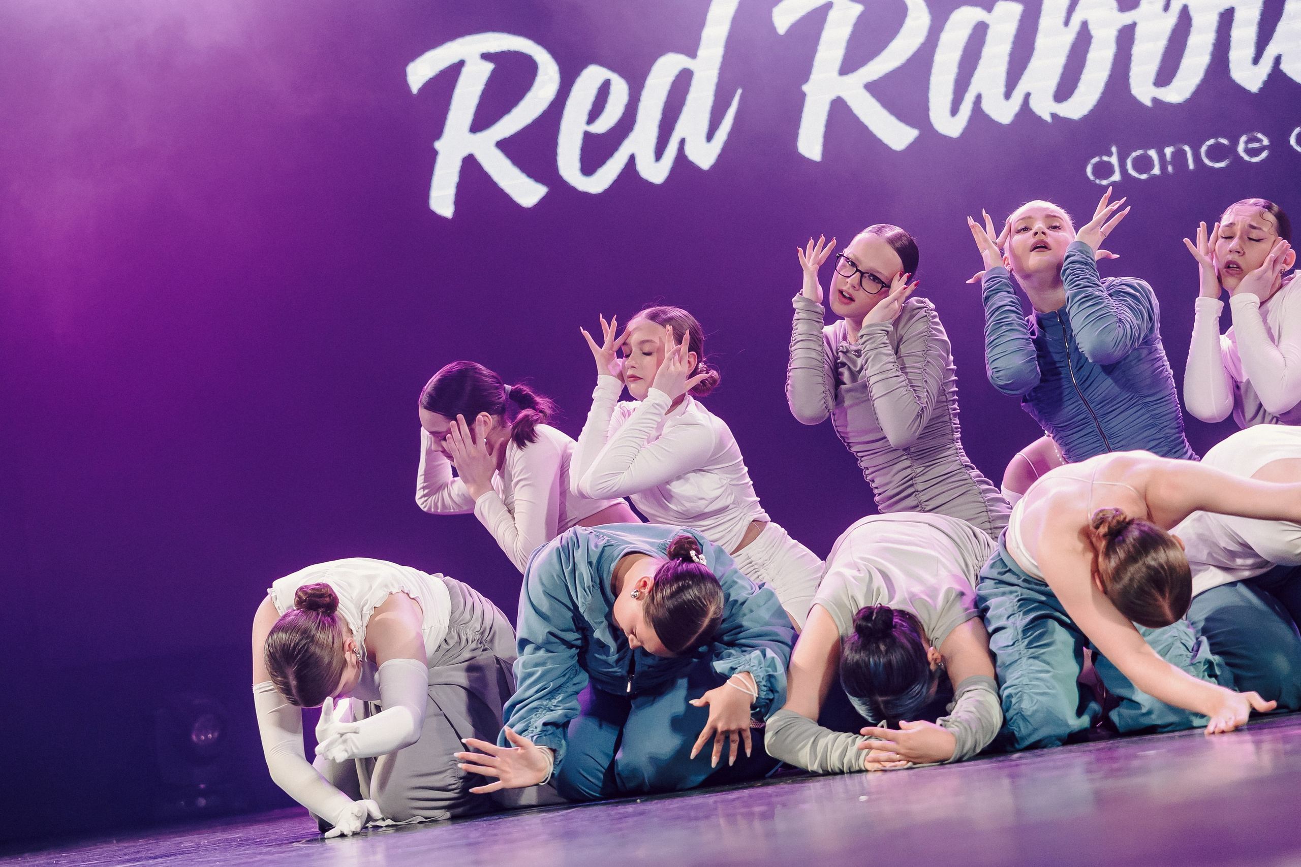 Отчётный концерт танцевальной школы «Red Rabbits» 2025. Лёшка Варзегов — фотограф