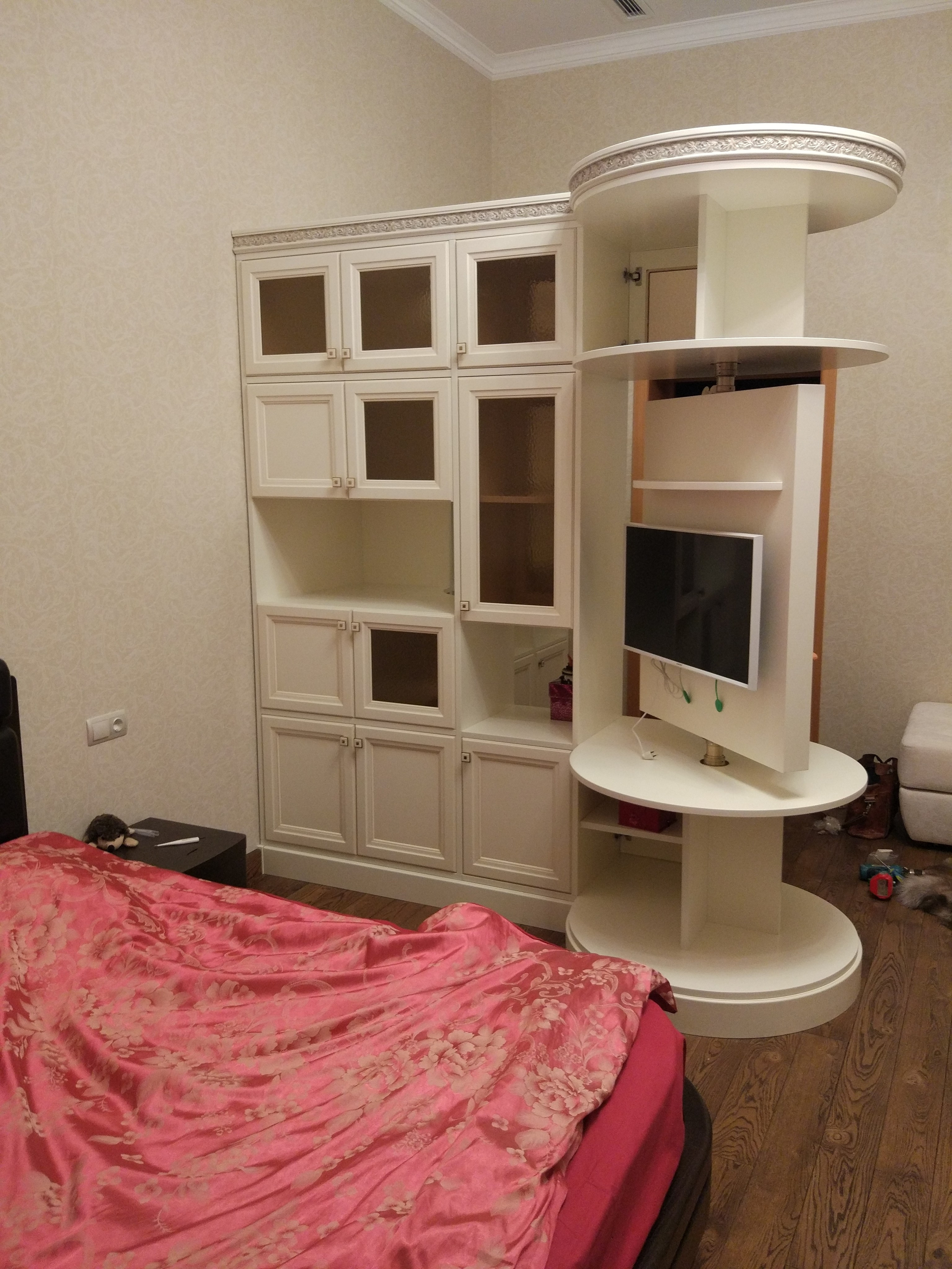 В портфолио вы можете увидеть фото исключительно наших работ. Мебель на заказ по индивидуальным проектам