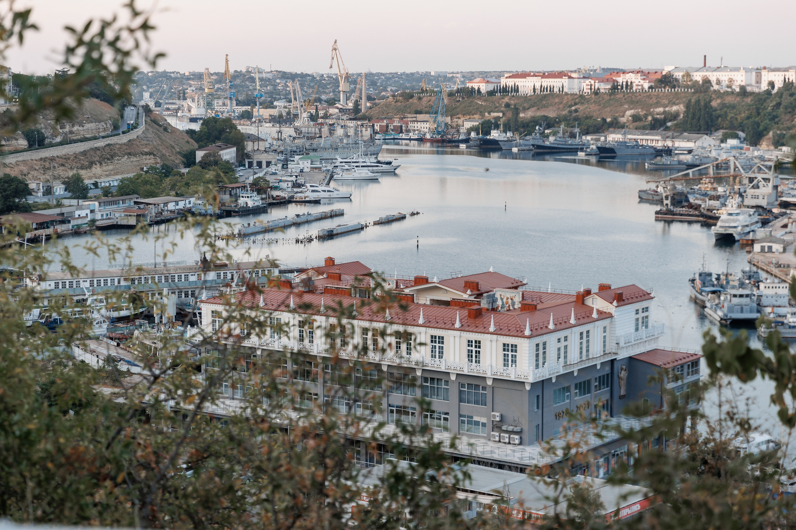 Анонс свадьбы Юлии и Игоря. Городская лавстори в Севастополе. Свадебный фотограф в Крыму и Севастополе Ольга Баскакова