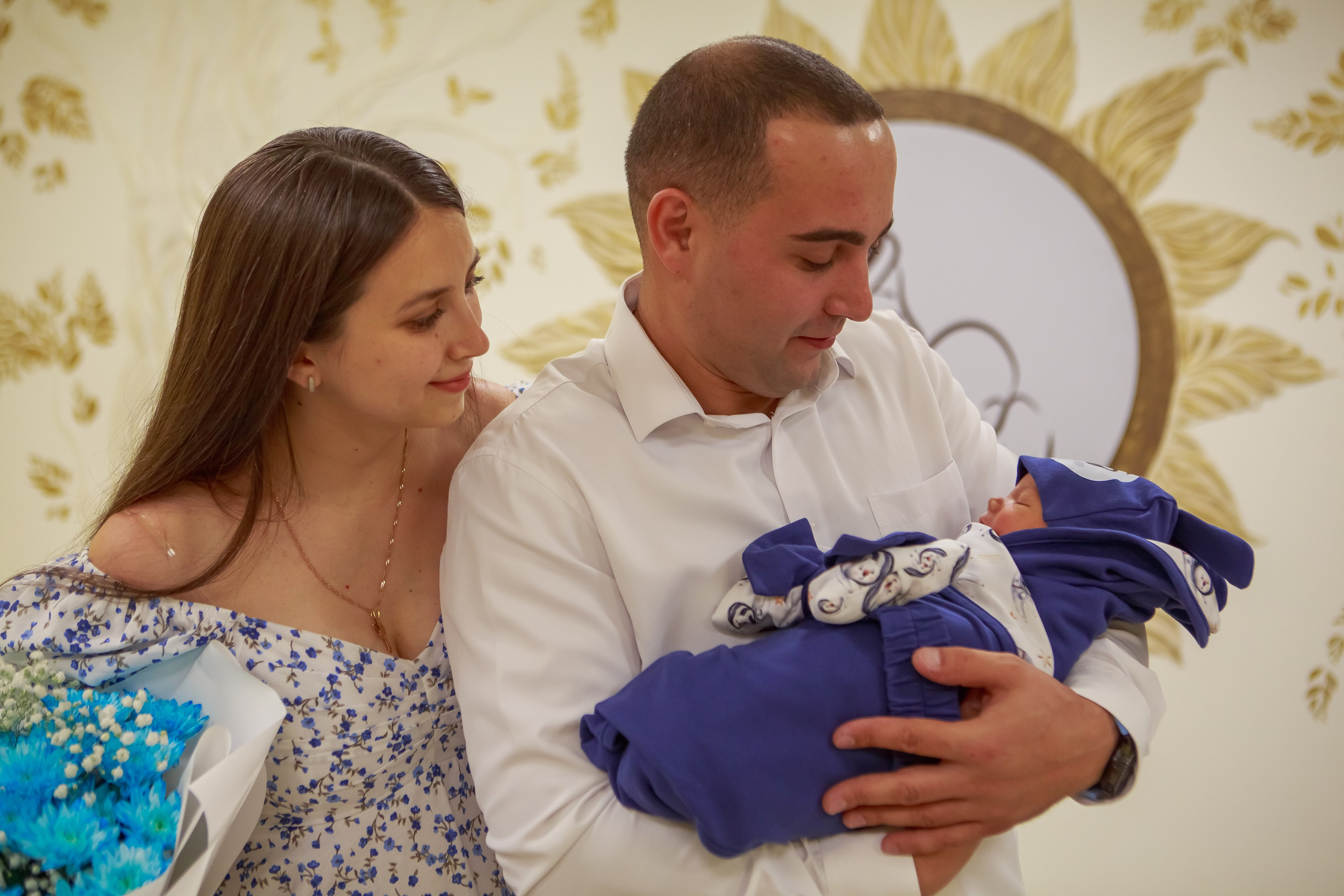 Фотосессия выписки из роддома Перинатальный центр Ставрополя. Фотограф Ставрополь Пятигорск Елизавета Дарина