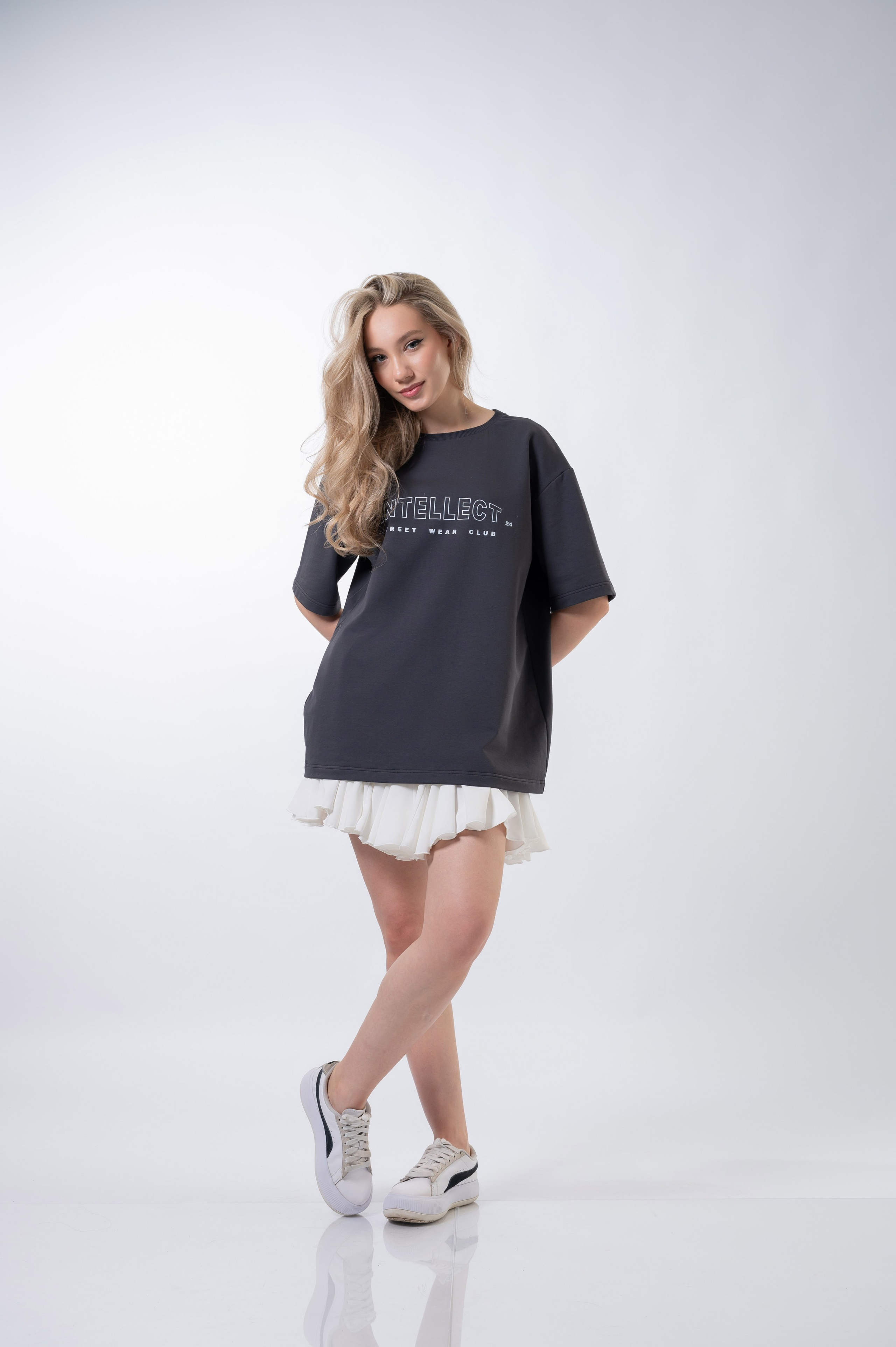 Каталог Девушки. Студия рекламной и предметной съемки товаров WELKO Studio