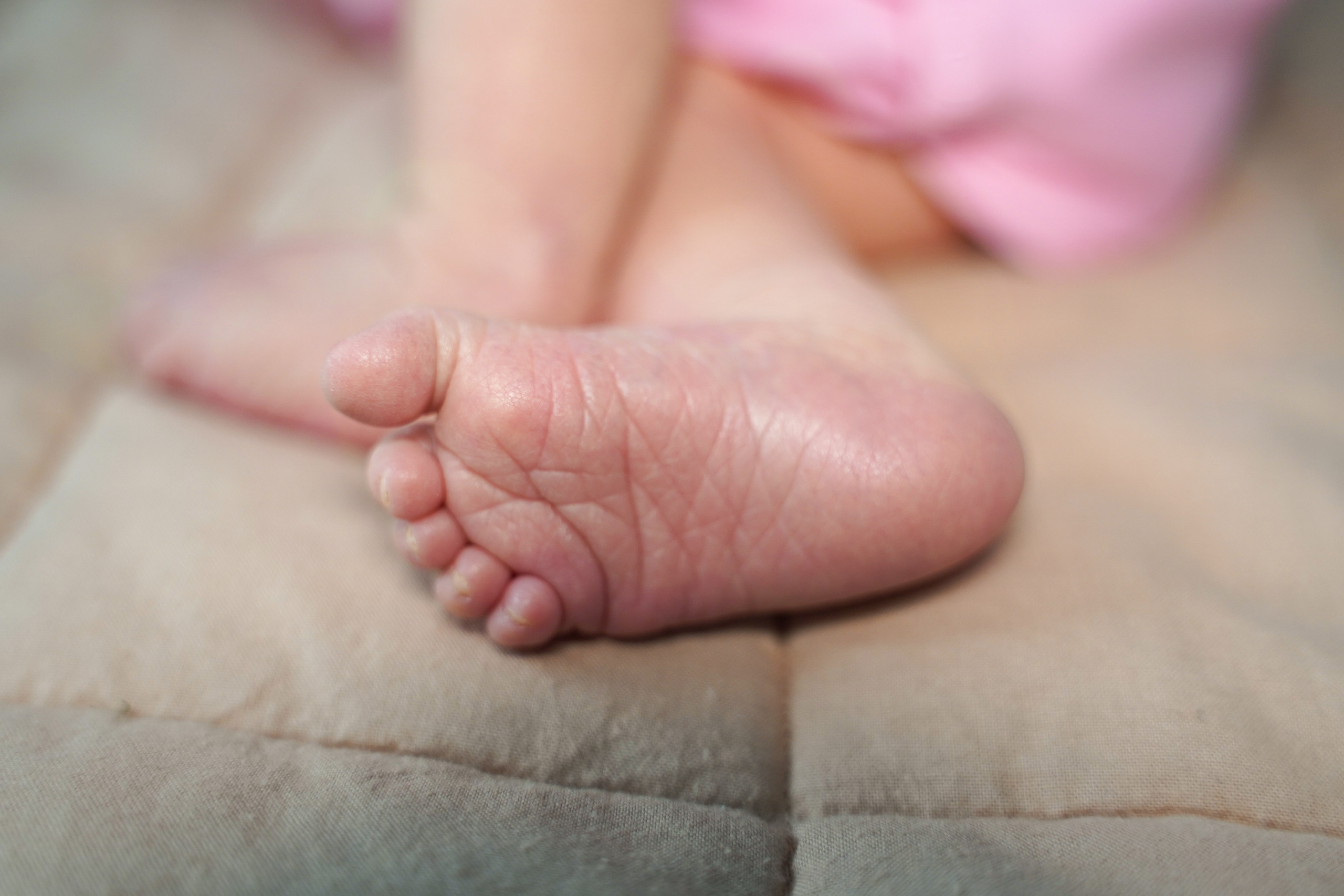 Фотосессия новорожденных в Москве — ньюборн / newborn фотосессия. Фотографы на роды в Москве. Фото и видео родов. Фотопроект «Продолжение рода»