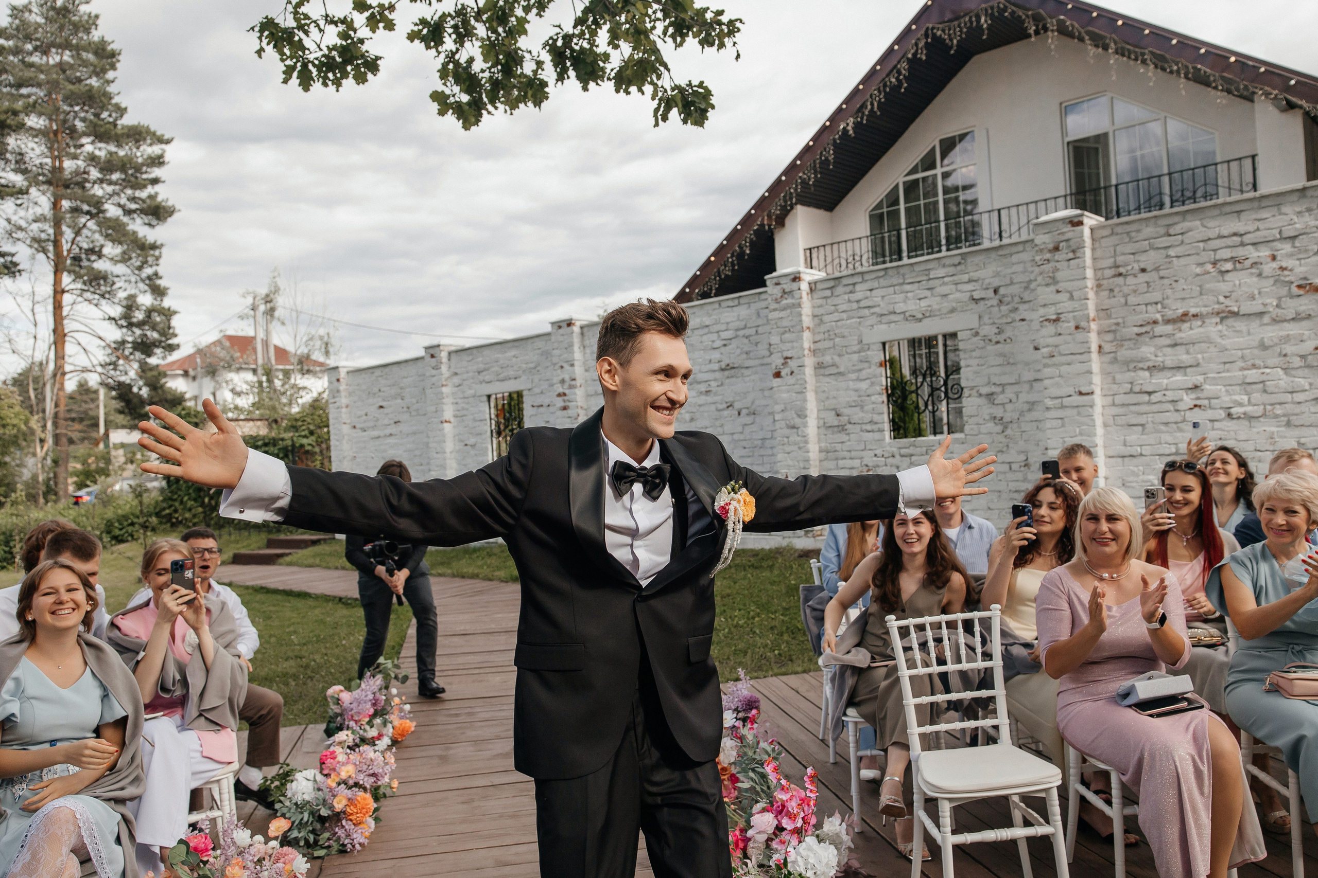 свадебная церемония на&nbsp;площадке House for Wedding «Дом у&nbsp;озера»