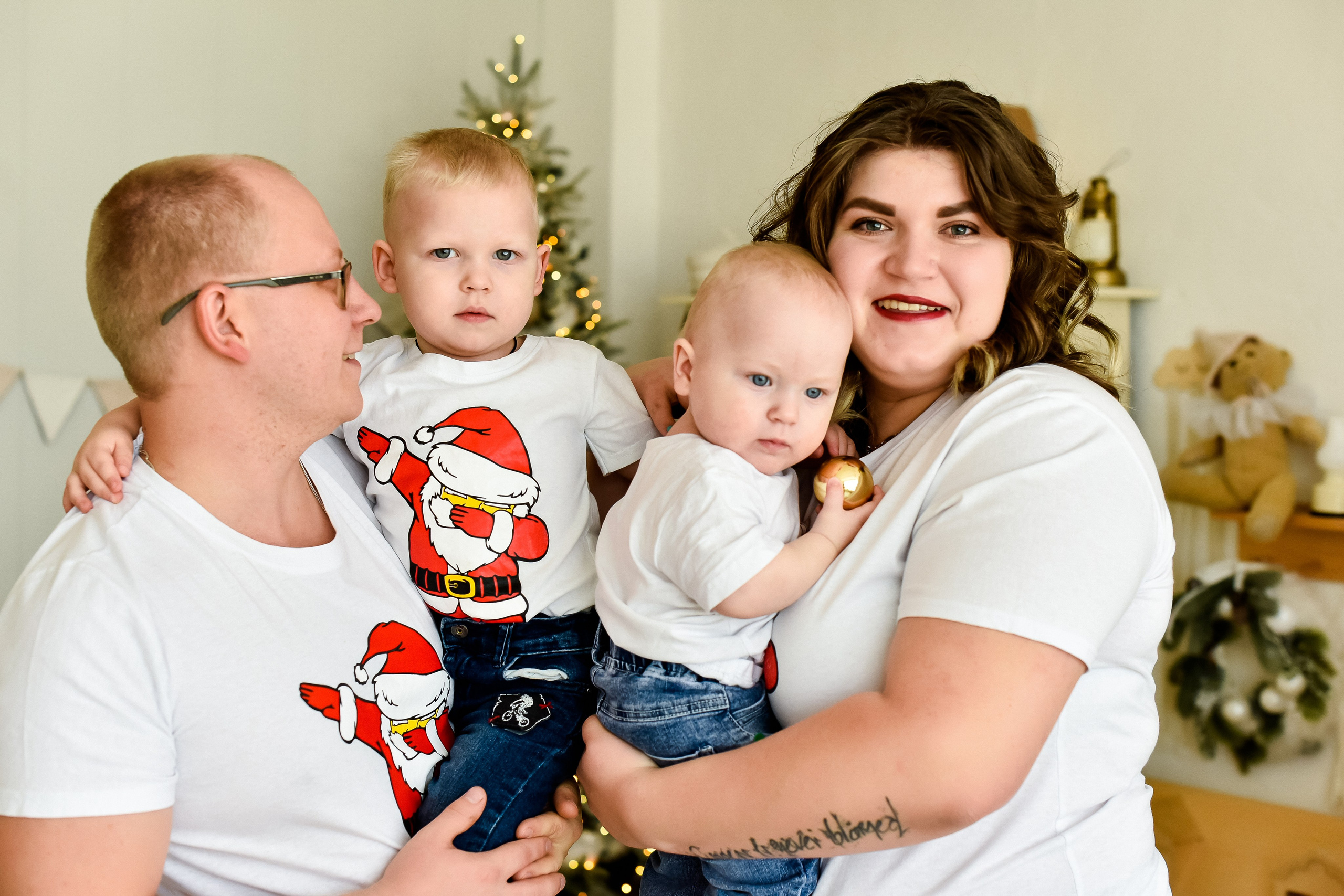 Новогодняя фотосессия для семьи Натальи И Дениса с сыновьями