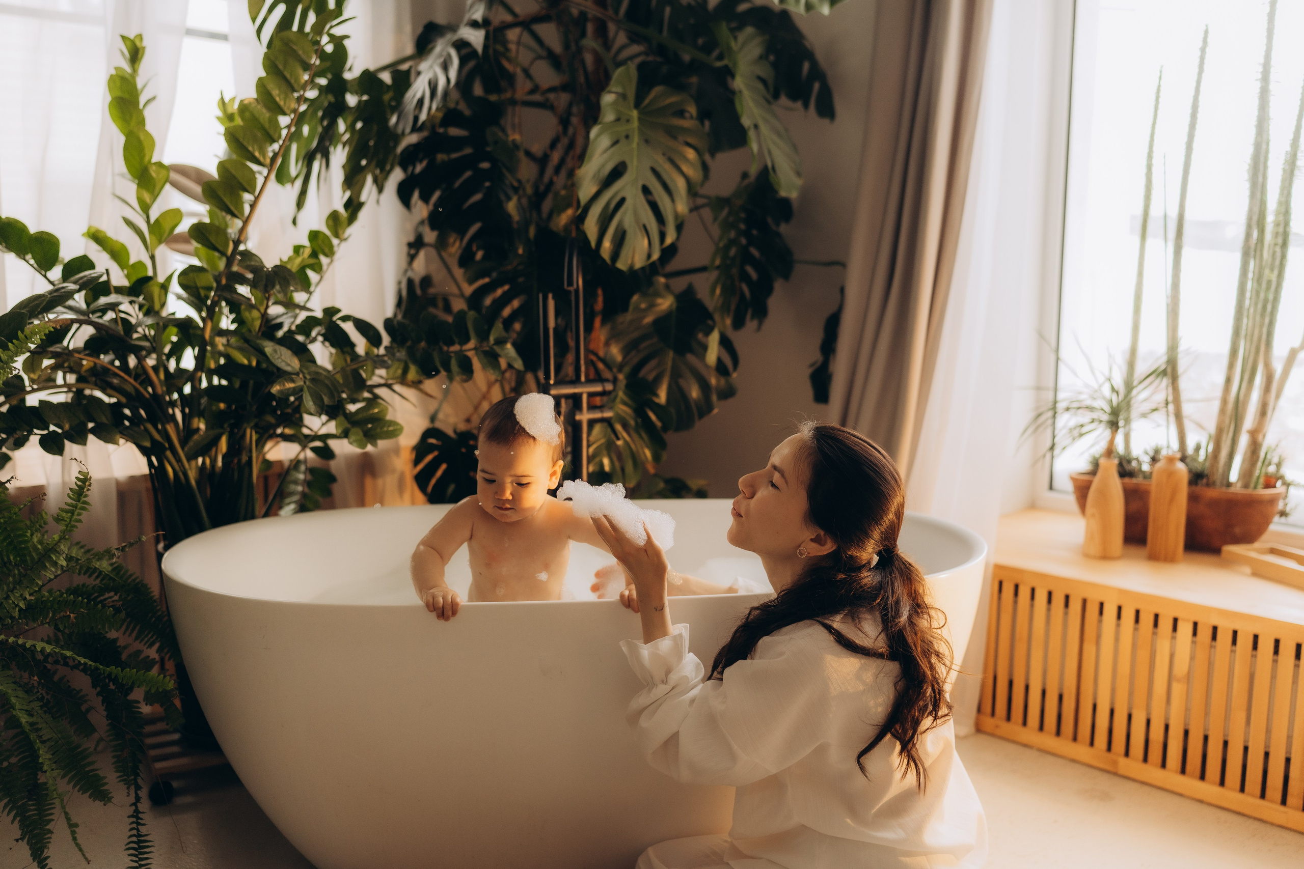 Мама с дочкой, банные процедуры. Семейный фотограф в Казани