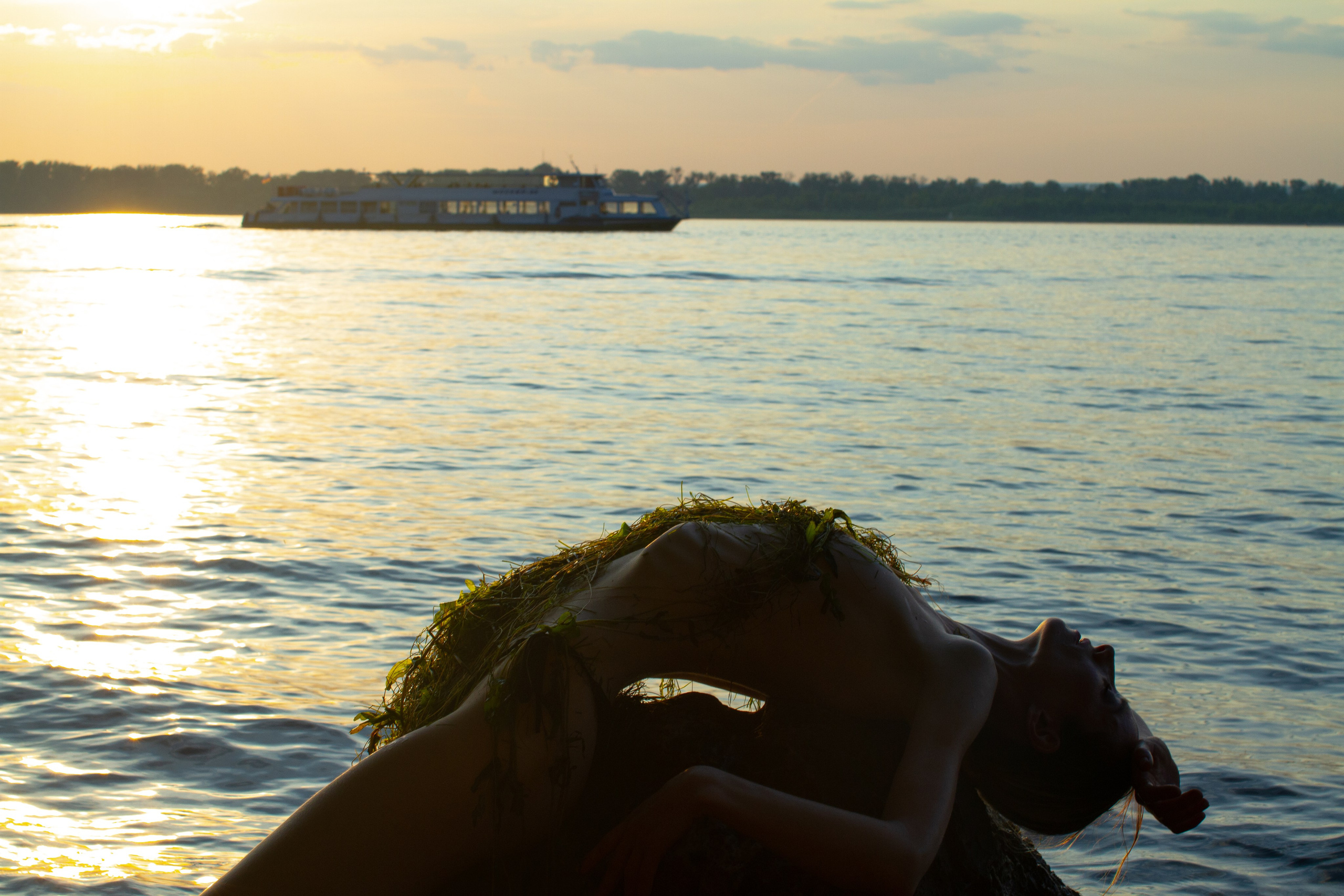 Тина и камни