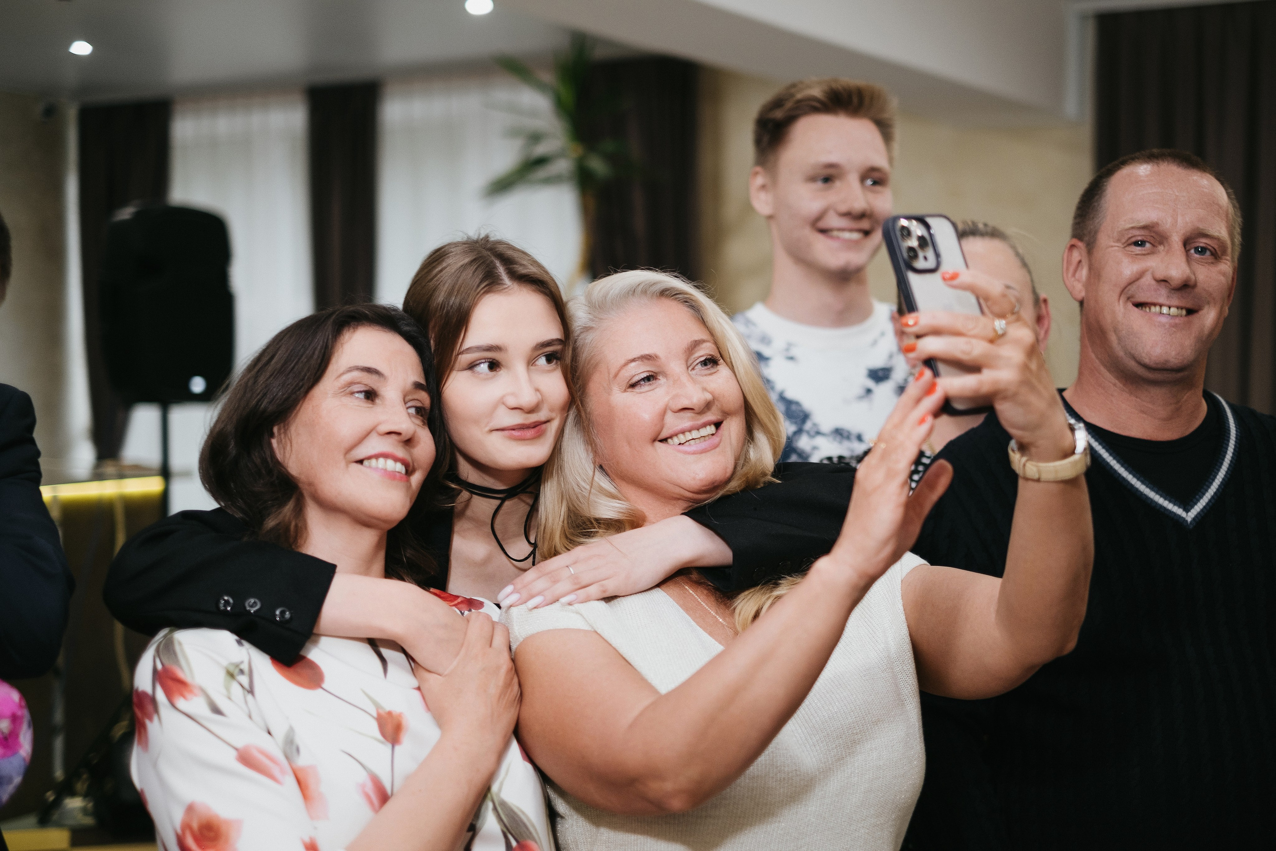 Выпускной 11 класс школы № 30. Свадебный и репортажной фотограф Денис Ожигин в Краснодаре и Краснодарском крае