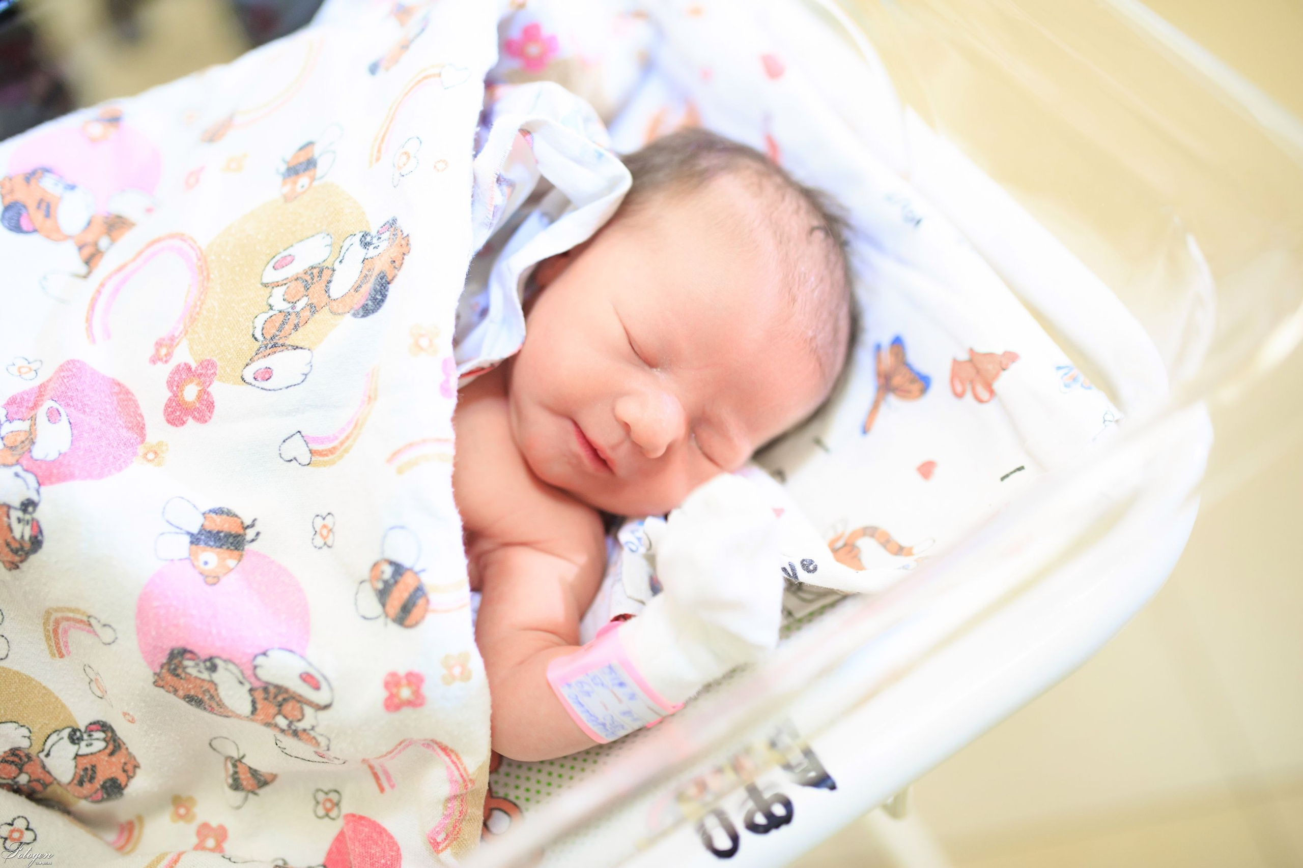 Фотосессия выписки из роддома в Краснодаре | Портфолио Fotogen. Интерьерная фотостудия FOTOGEN г. Краснодар