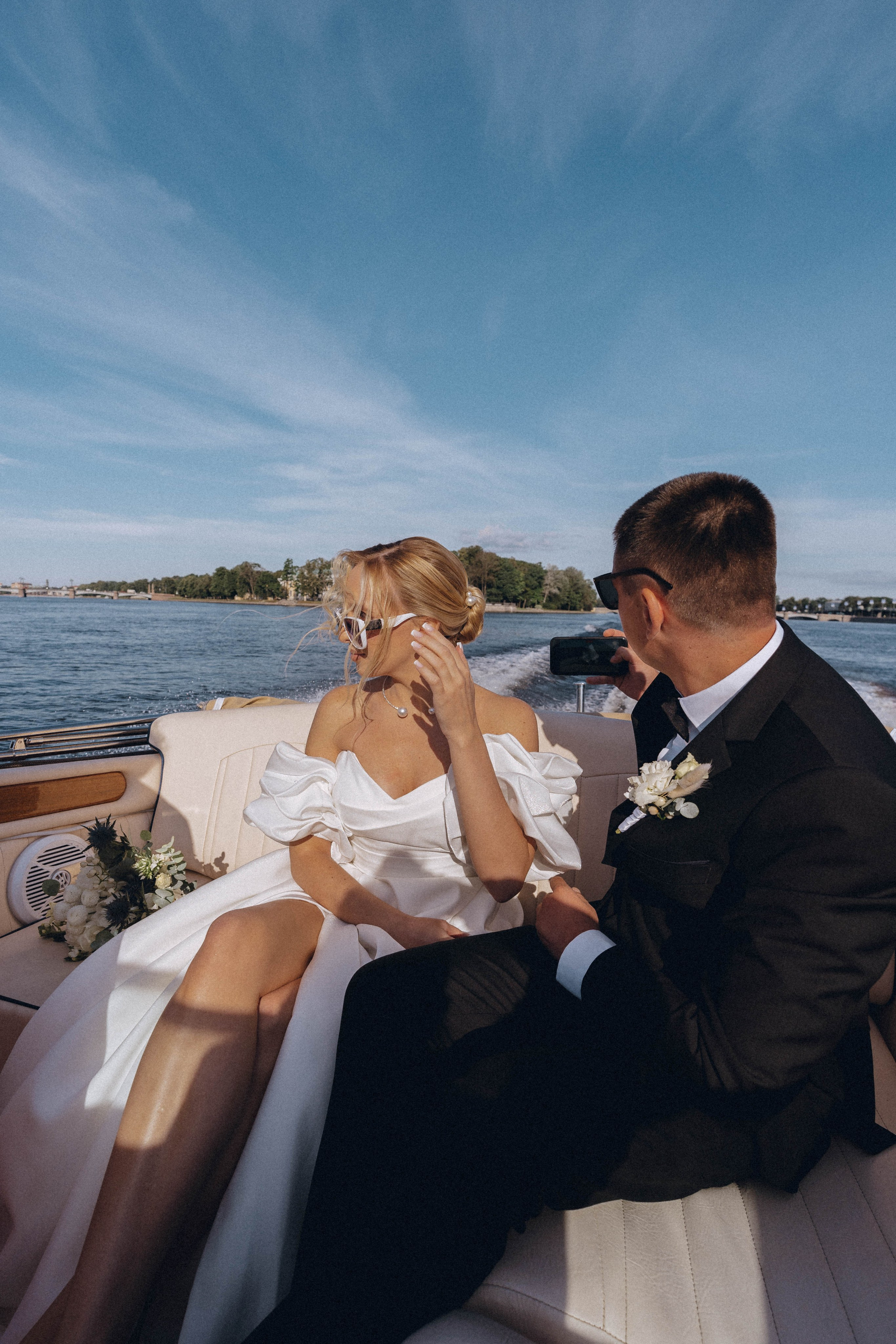 СВАДЕНБНАЯ СЬЕМКА НА КАТЕРЕ ПО КАНАЛАМ САНКТ-ПЕТЕРБУРГА И В АКВАТОРИИ НЕВЫ. Профессиональный фотограф, Санкт-Петербург — Виктория Богомолова