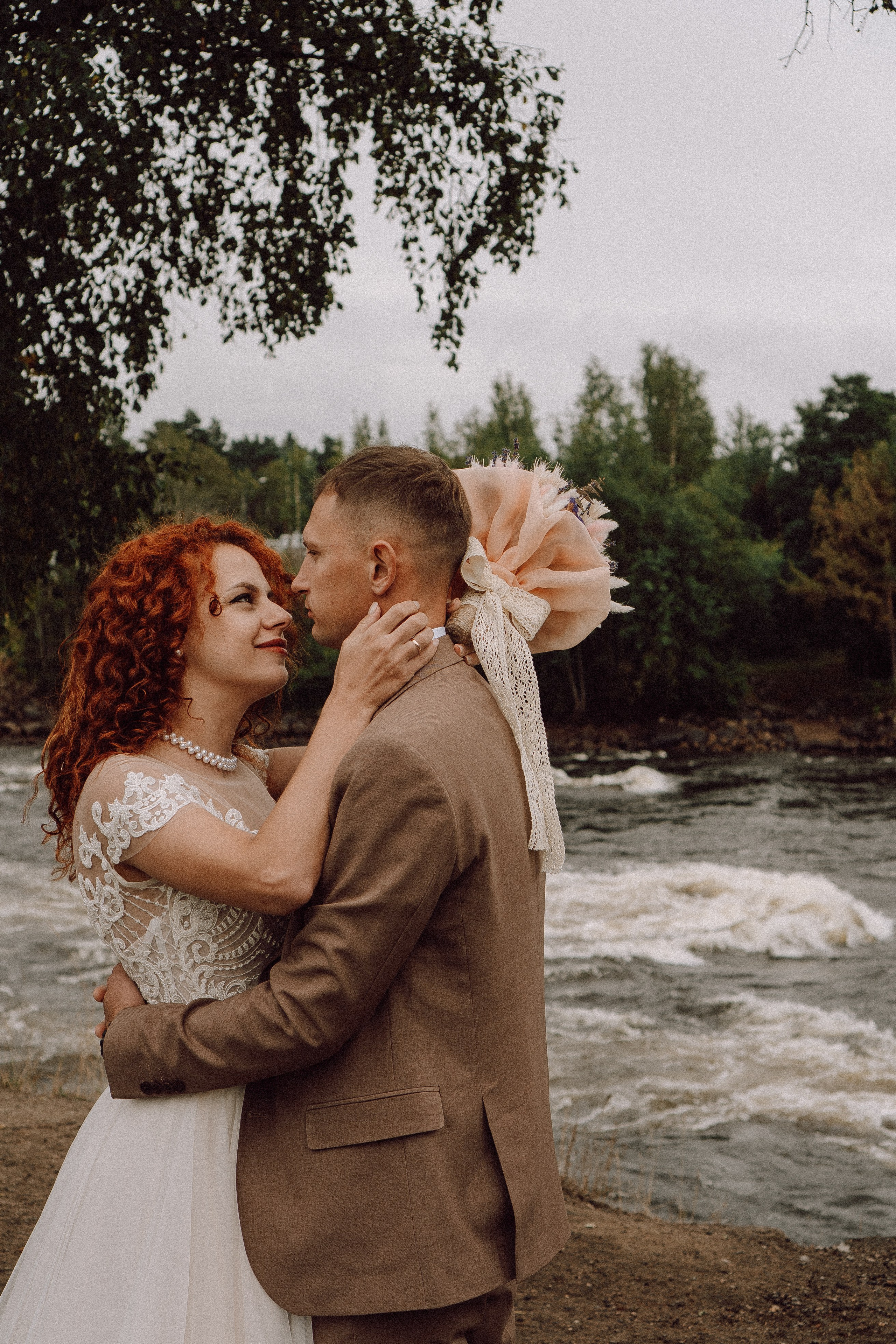 СВАДЕБНАЯ ФОТОСЕССИИЯ ПАРЫ В ГОРОДЕ ПРИОЗЕРСК В СОСНОВОМ ЛЕСУ И С ПИКАПОМ. Профессиональный фотограф, Санкт-Петербург — Виктория Богомолова