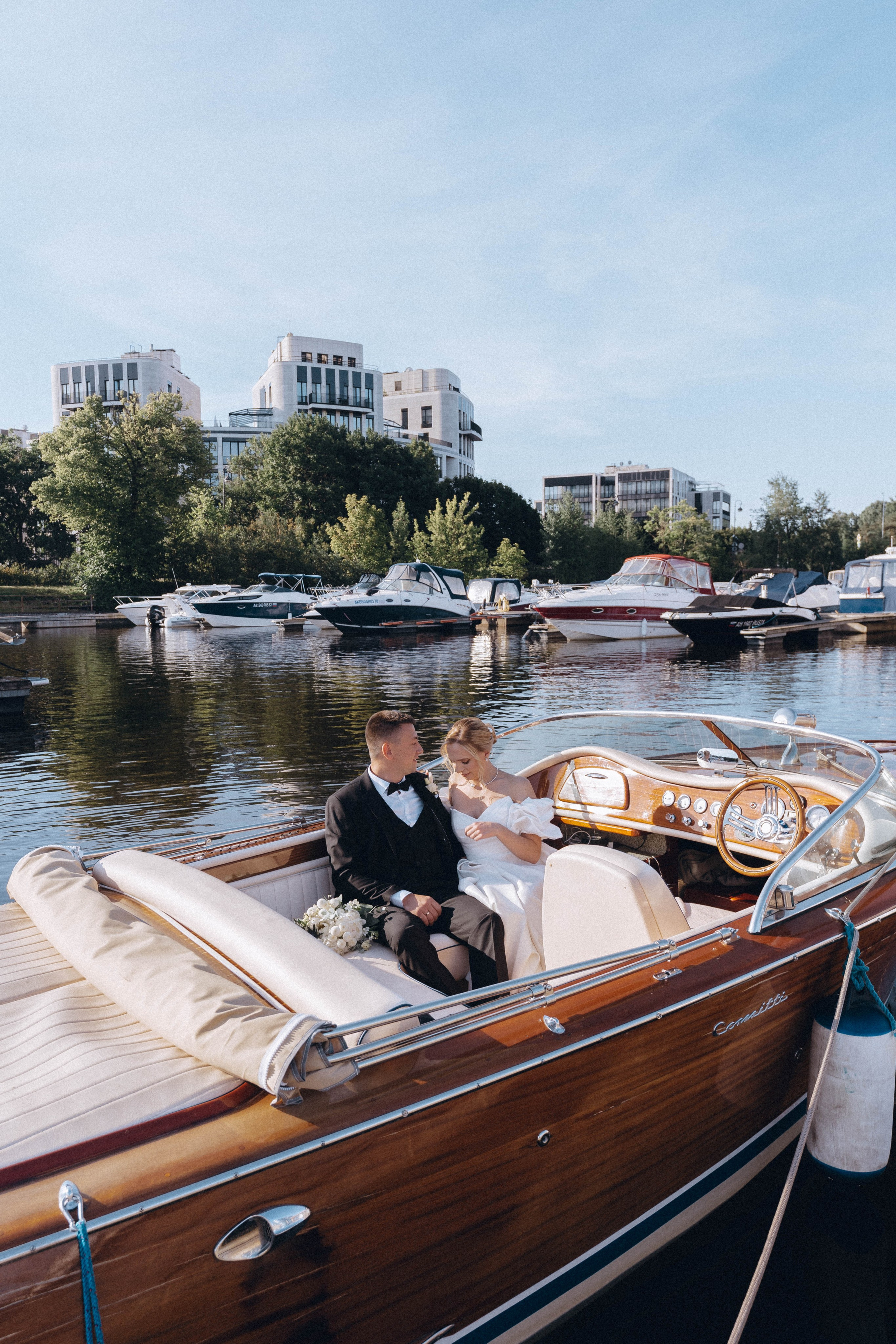 СВАДЕНБНАЯ СЬЕМКА НА КАТЕРЕ ПО КАНАЛАМ САНКТ-ПЕТЕРБУРГА И В АКВАТОРИИ НЕВЫ. Профессиональный фотограф, Санкт-Петербург — Виктория Богомолова