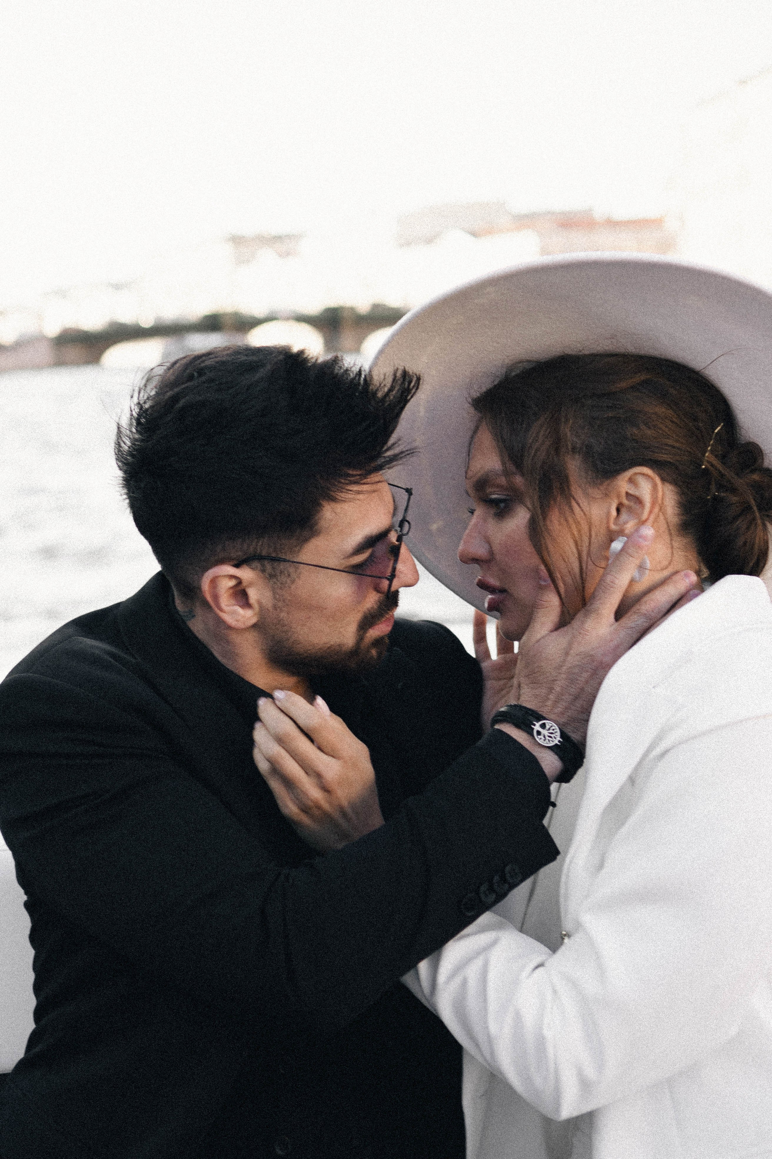 СВАДЕНБНАЯ СЬЕМКА НА КАТЕРЕ ПО КАНАЛАМ САНКТ-ПЕТЕРБУРГА И В АКВАТОРИИ НЕВЫ. Профессиональный фотограф, Санкт-Петербург — Виктория Богомолова