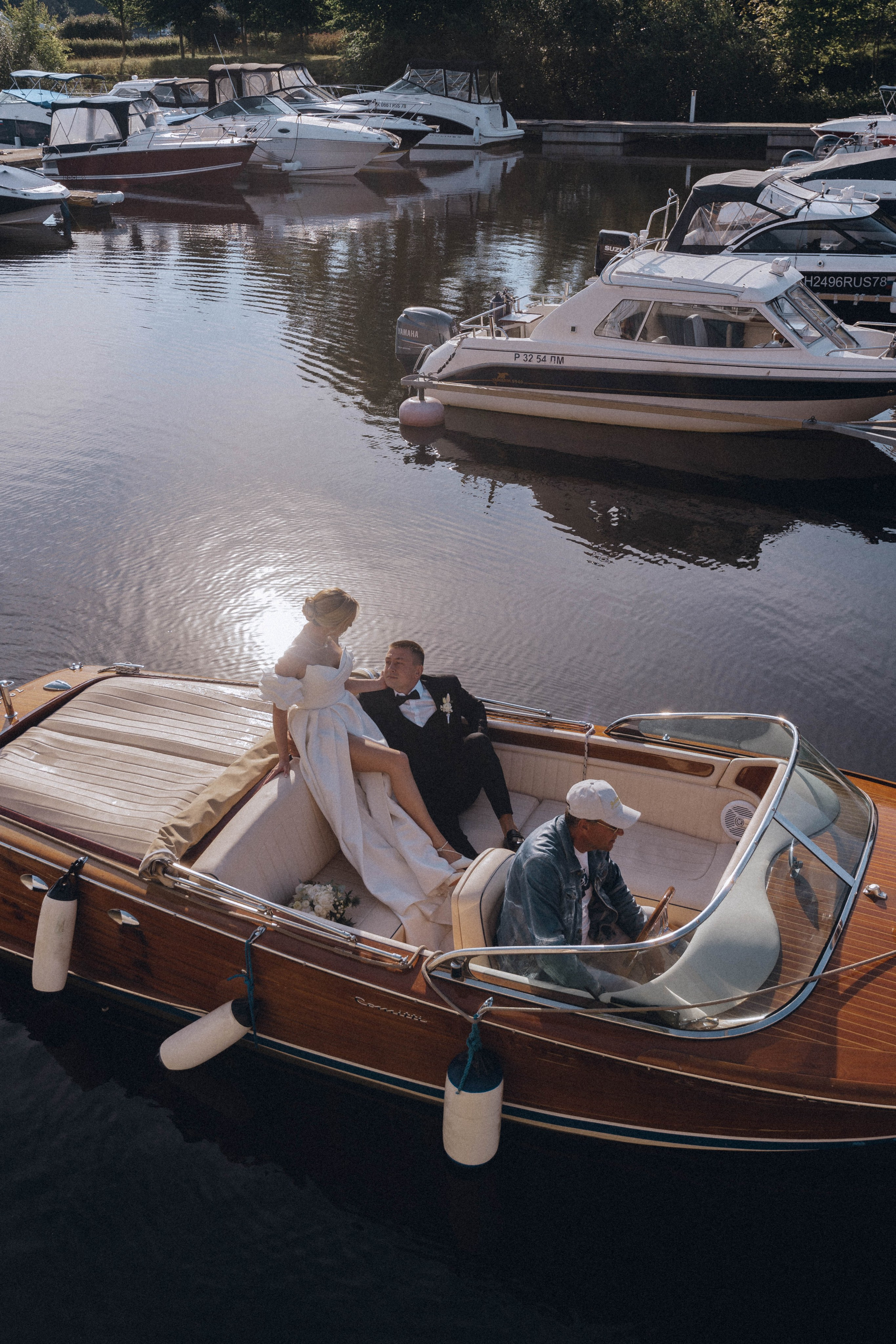 СВАДЕНБНАЯ СЬЕМКА НА КАТЕРЕ ПО КАНАЛАМ САНКТ-ПЕТЕРБУРГА И В АКВАТОРИИ НЕВЫ. Профессиональный фотограф, Санкт-Петербург — Виктория Богомолова