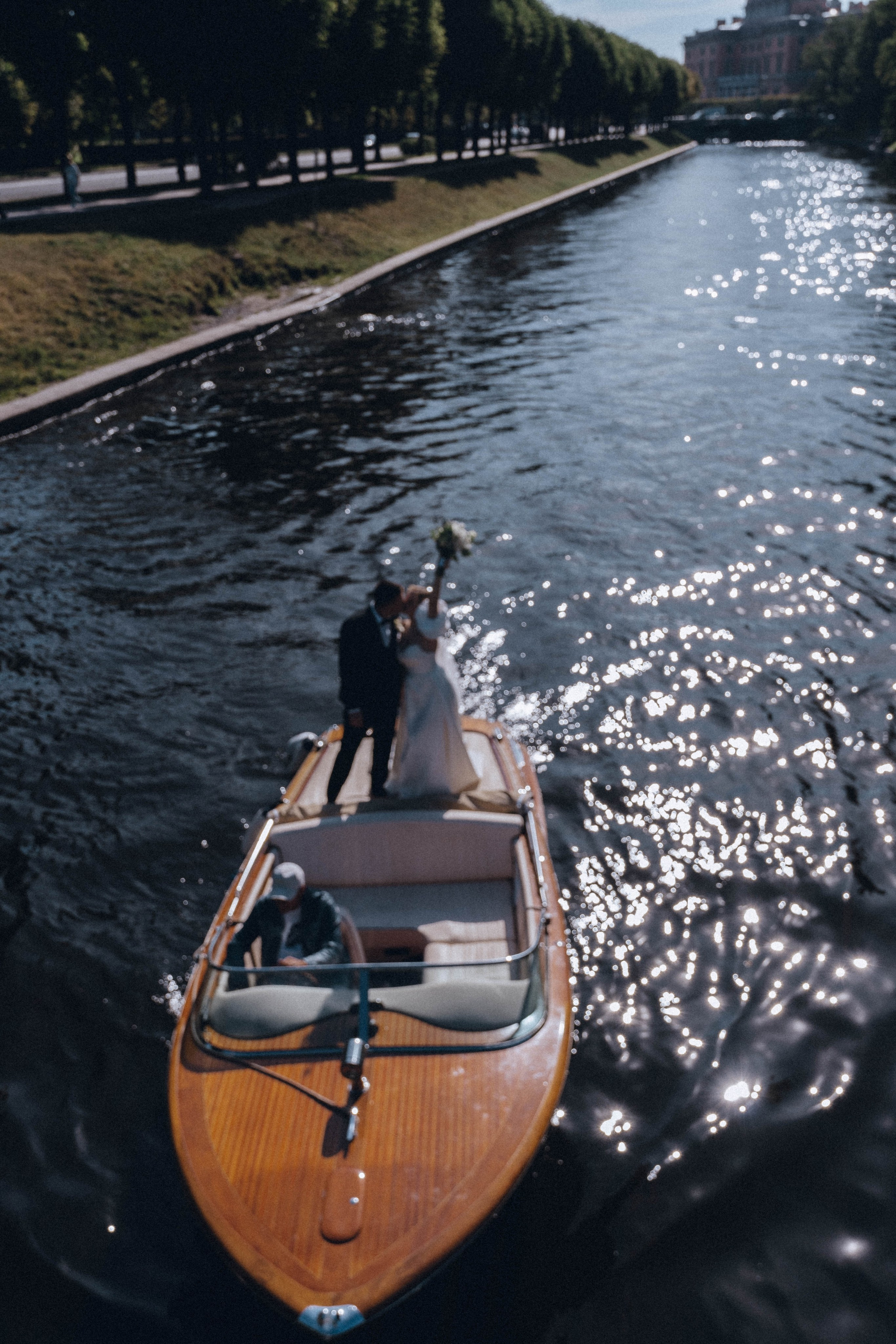 СВАДЕНБНАЯ СЬЕМКА НА КАТЕРЕ ПО КАНАЛАМ САНКТ-ПЕТЕРБУРГА И В АКВАТОРИИ НЕВЫ. Профессиональный фотограф, Санкт-Петербург — Виктория Богомолова