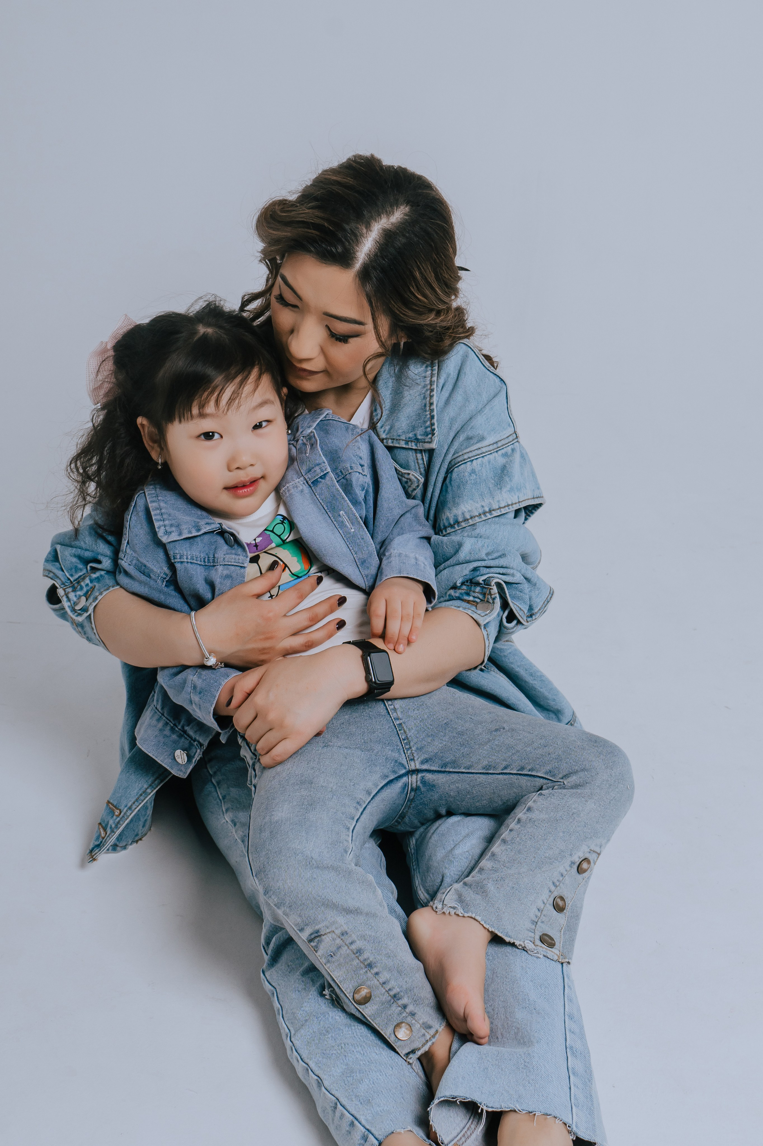 Ира и Аня. Фотограф Ярмишко Дарья. Выпускные фотокниги