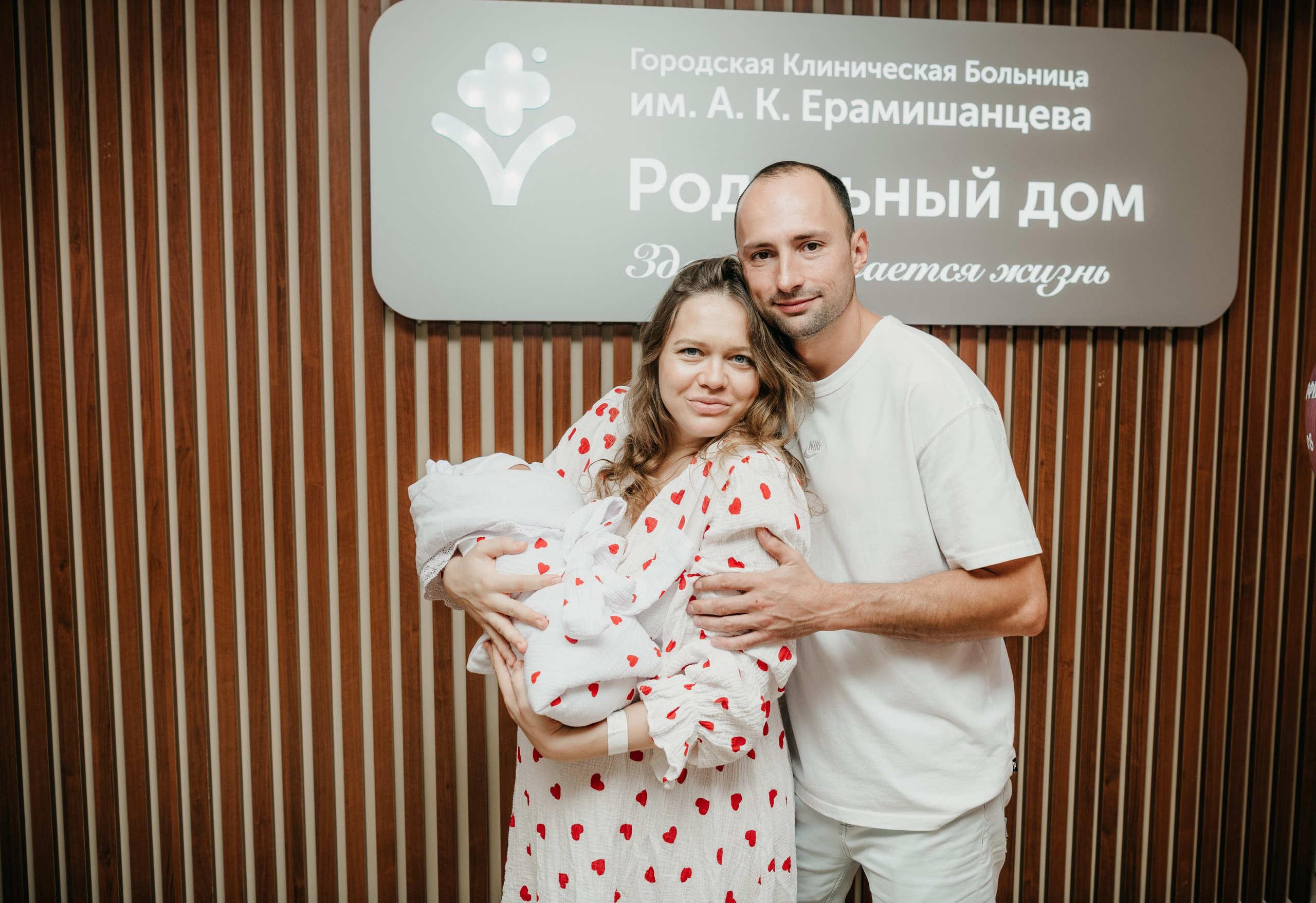 Выписка Софии в ГКБ Ерамишанцева. Фотограф на выписку из роддома в Москве и МО