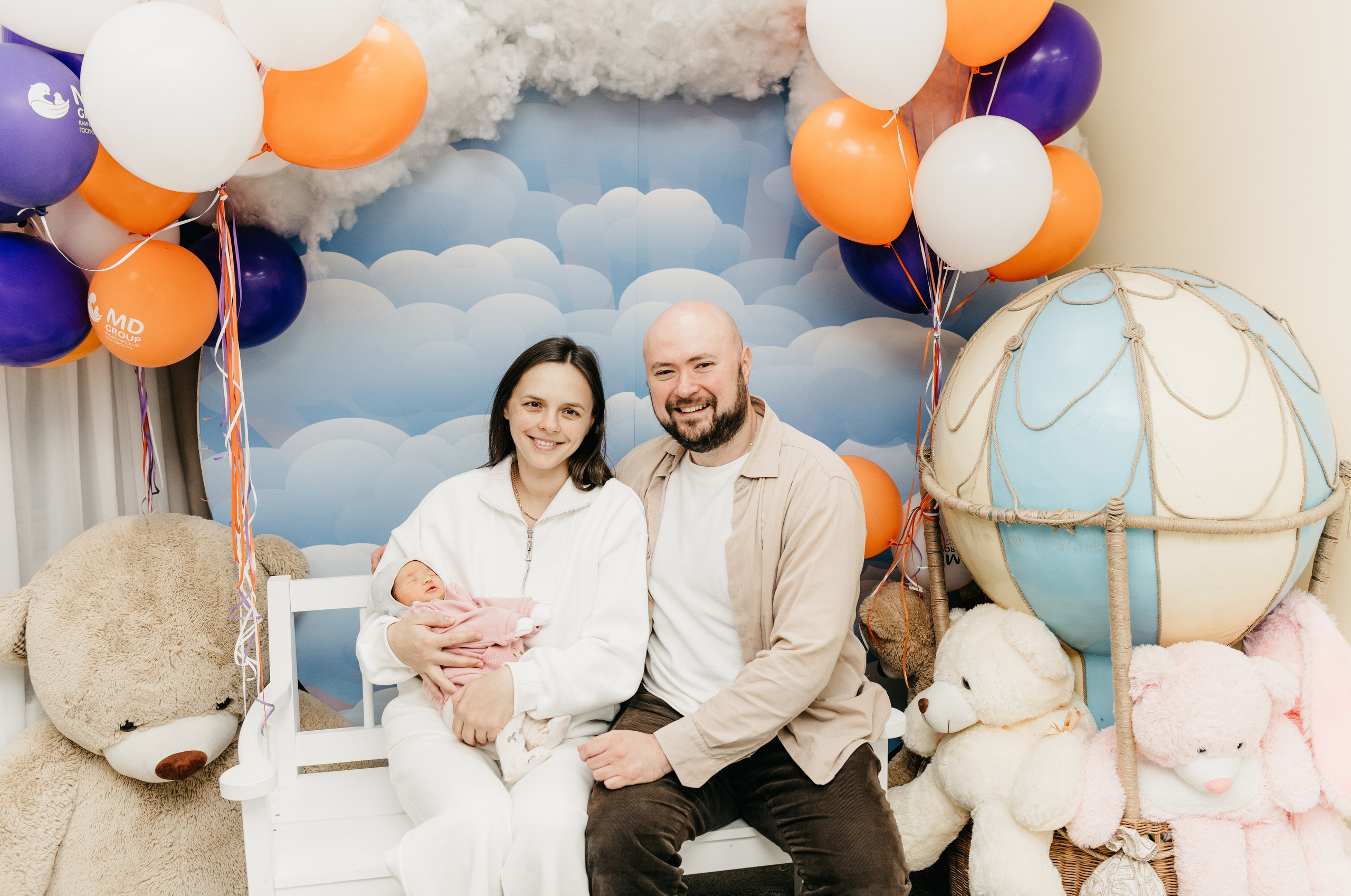 Выписка малышки. Мать и дитя на Севастопольском. Фотограф на выписку из роддома в Москве и МО
