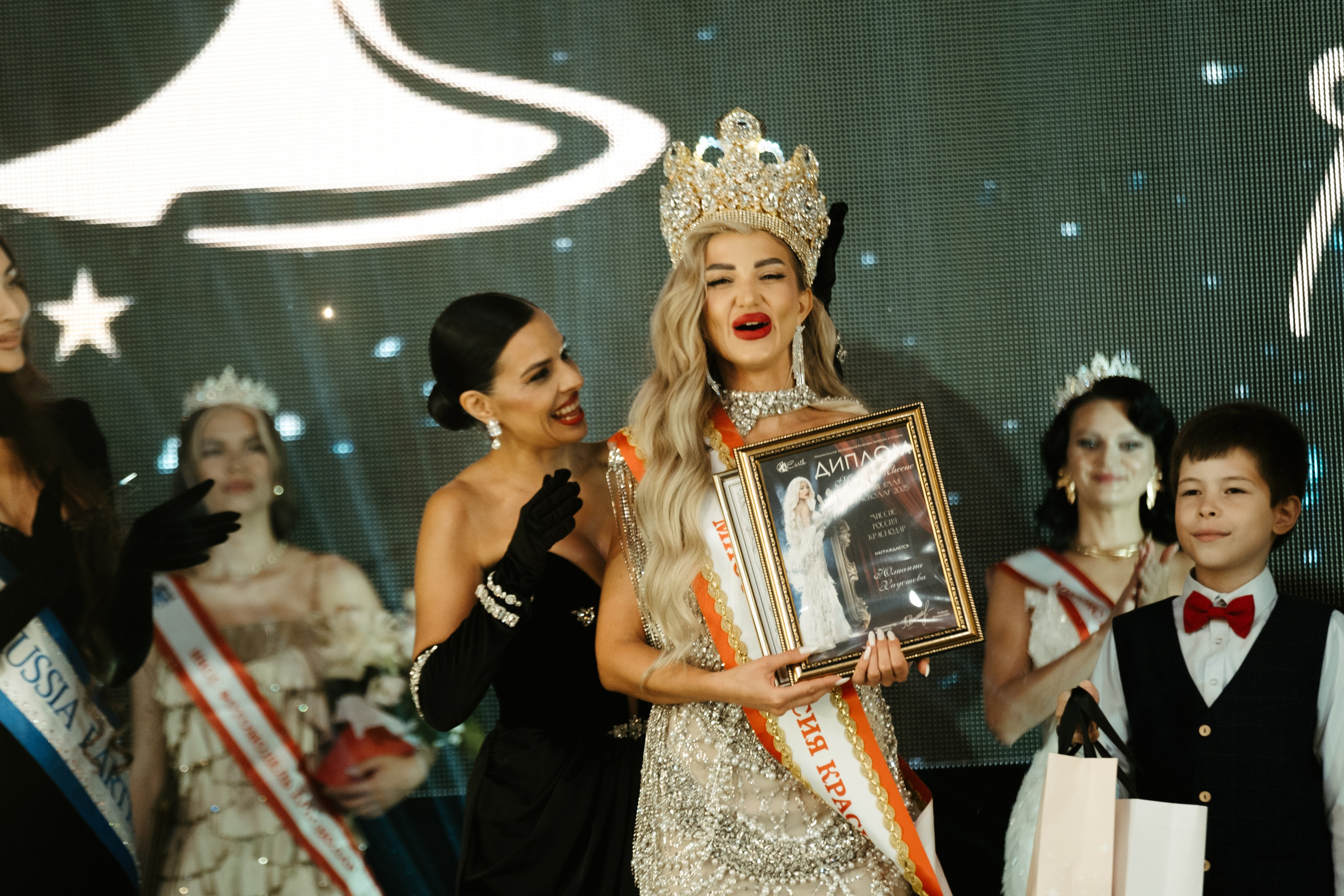 Мисс и Миссис Россия Земли Краснодар 2025 программа. Свадебный и репортажной фотограф Денис Ожигин в Краснодаре и Краснодарском крае