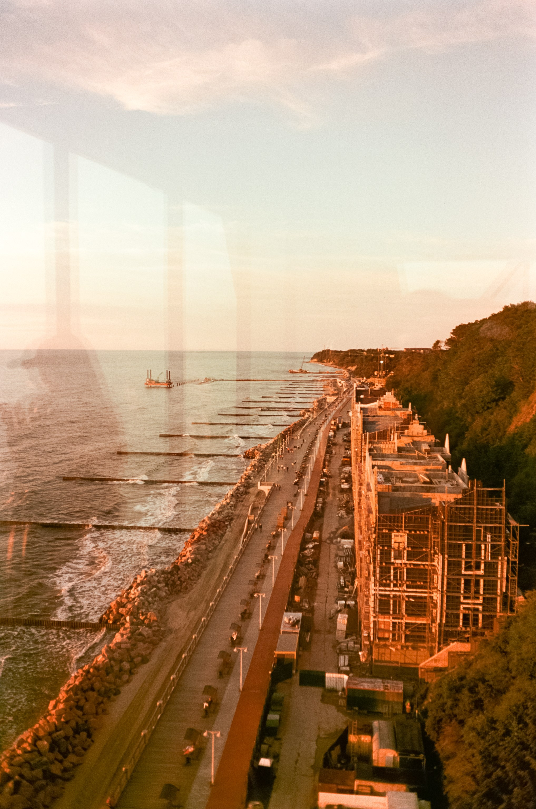 Закат в Калининграде на Aeronega 100 (Kodak Aerocolor IV) / Ricoh MF-1