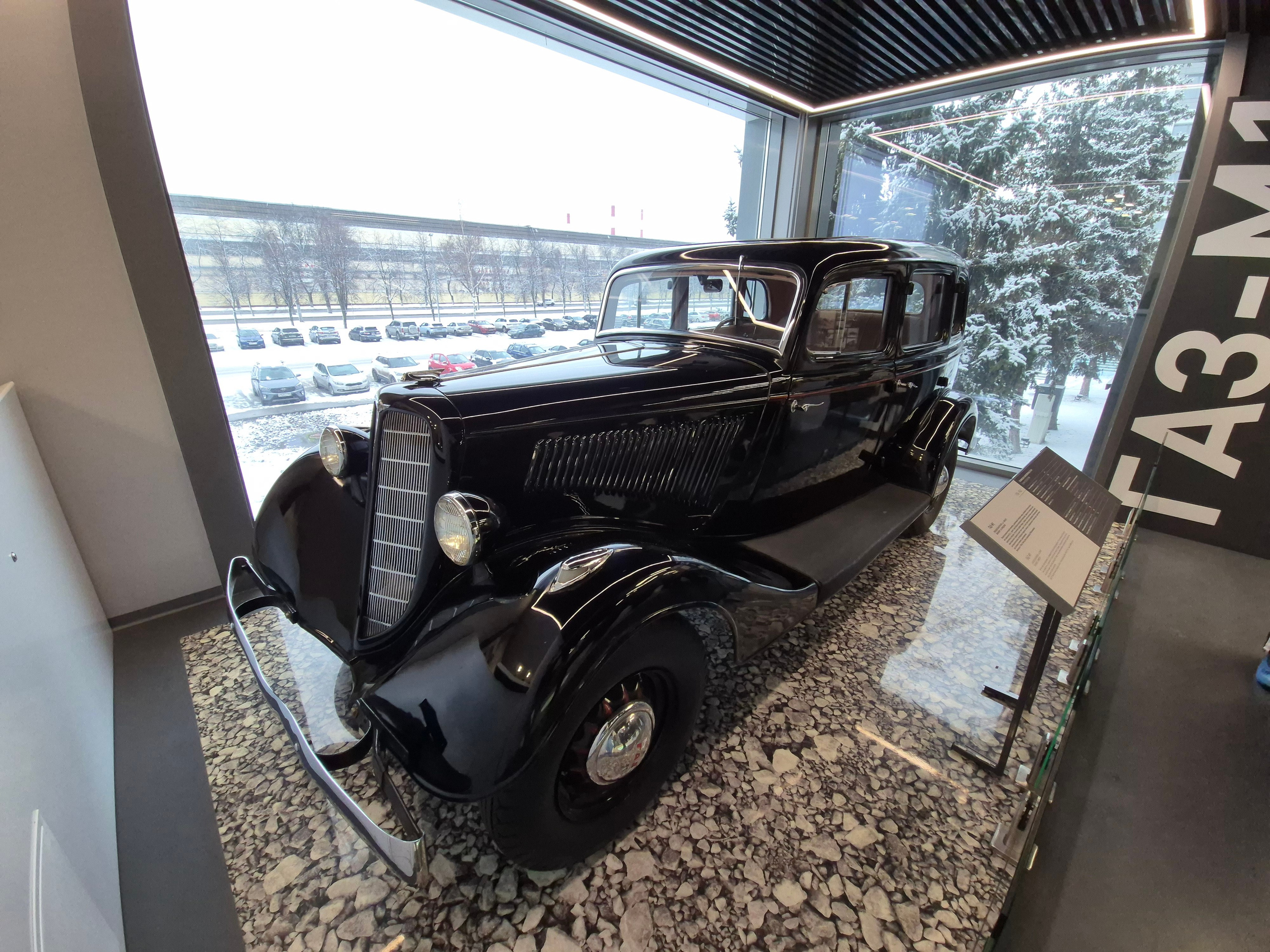 А дальше направились в мальчуковый музей АвтоГАЗа. Газ АА - первый легковой массовый автомобиль. Как принято было в СССР - переиспользование технологий Форда