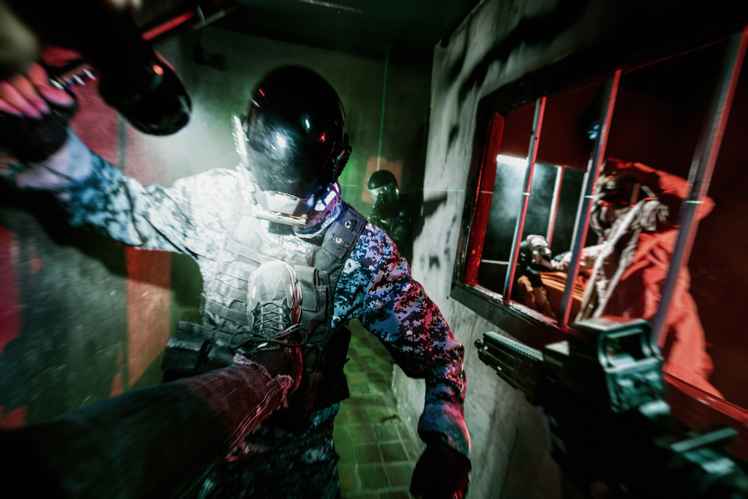 Фотосъёмка для хоррор и экшен квеста. Рекламный фотограф в Москве Алексей Тверяков