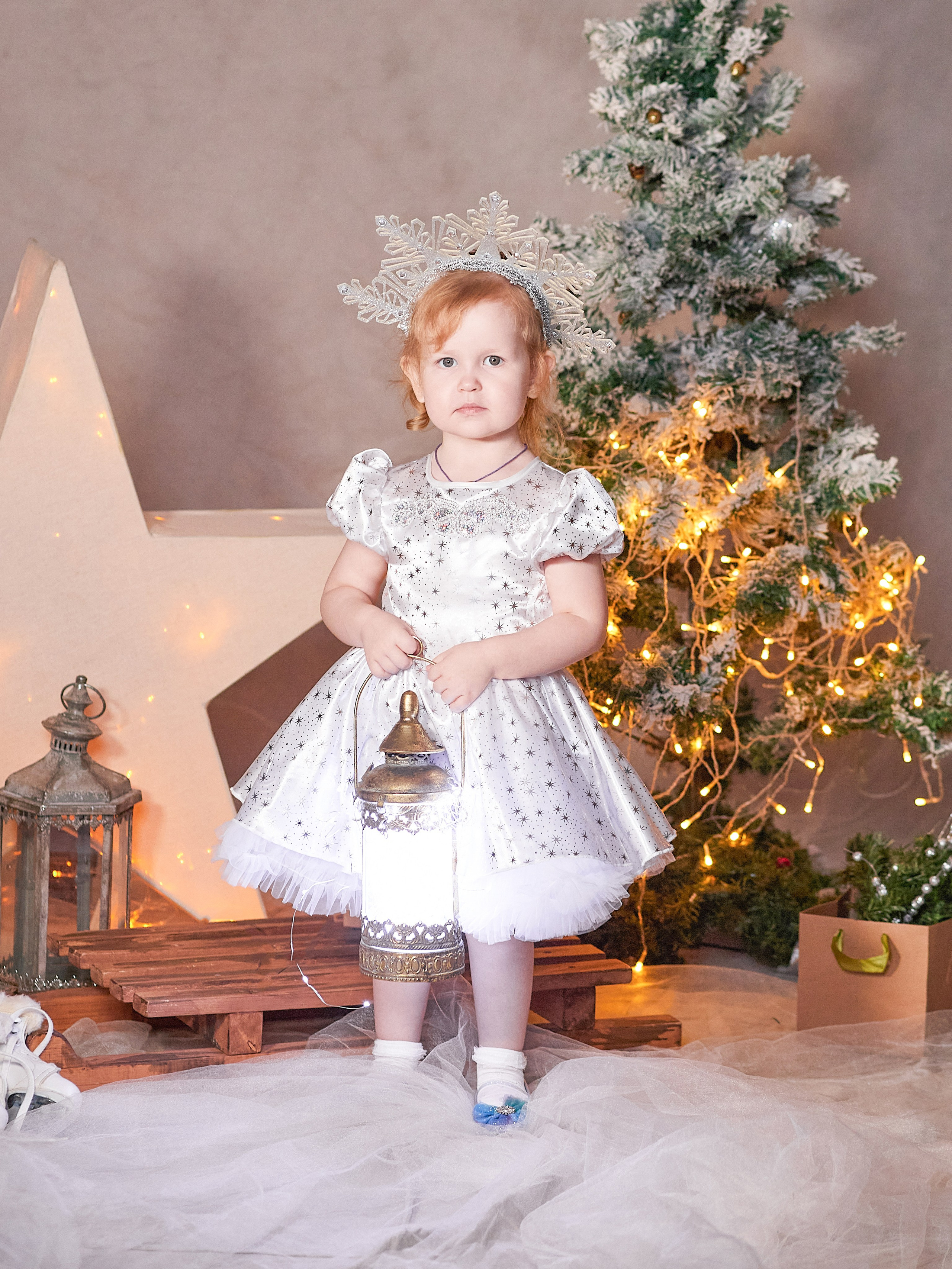 Общее фото в детском саду с выездным реквизитом в Тюмени. Выпускные альбомы в Тюмени для школ, садов, вузов спортивных секций