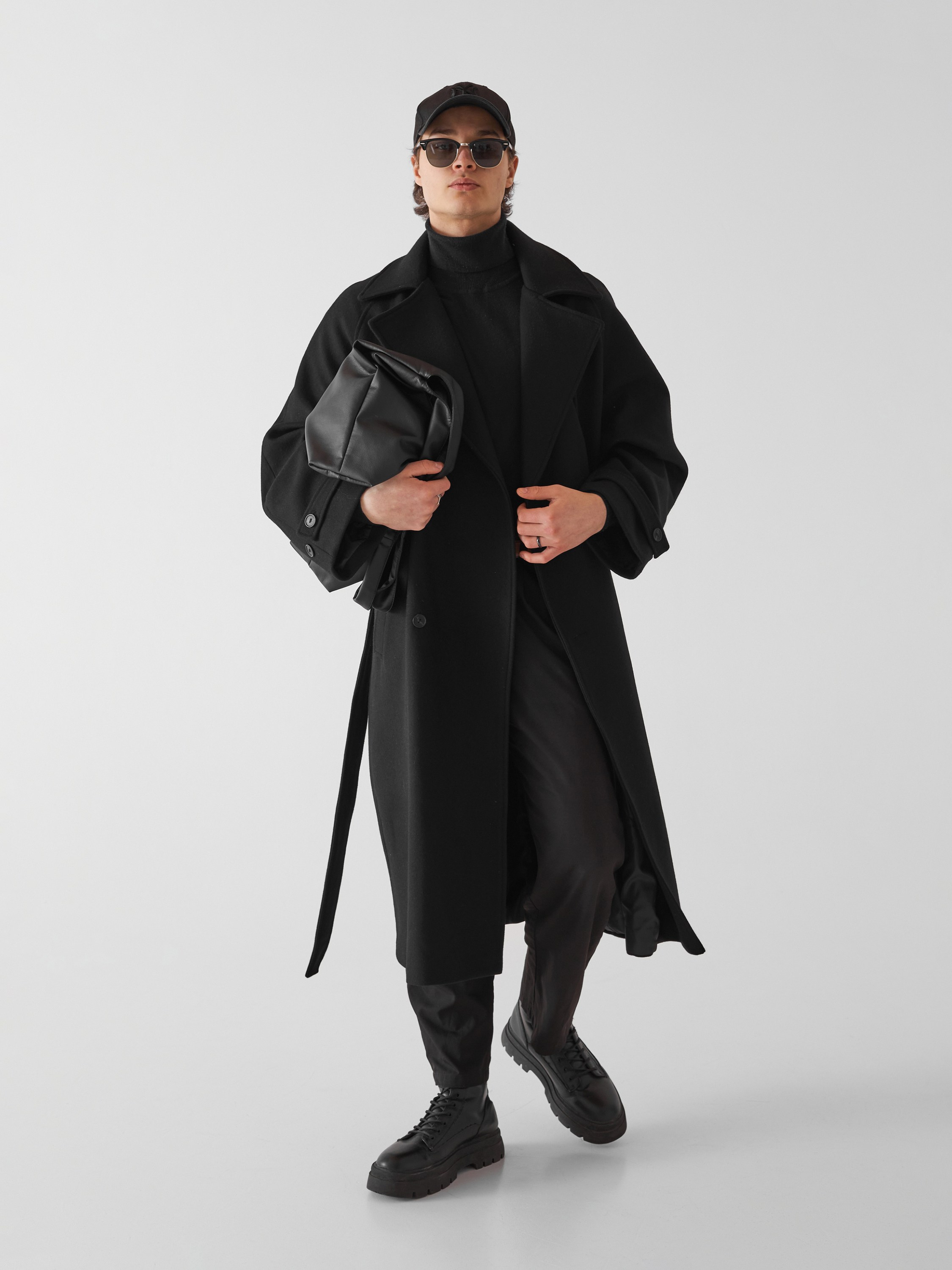 Фотосъемка мужского пальто Екатеринбург Wildberries ВБ Ozon Озон фотосессия одежды Екб заказать цена фотосъемка товара WB маркетплейс карточ. Фотограф Екатеринбург Анастасия Жерновская | Маркетплейсы и нейрофото