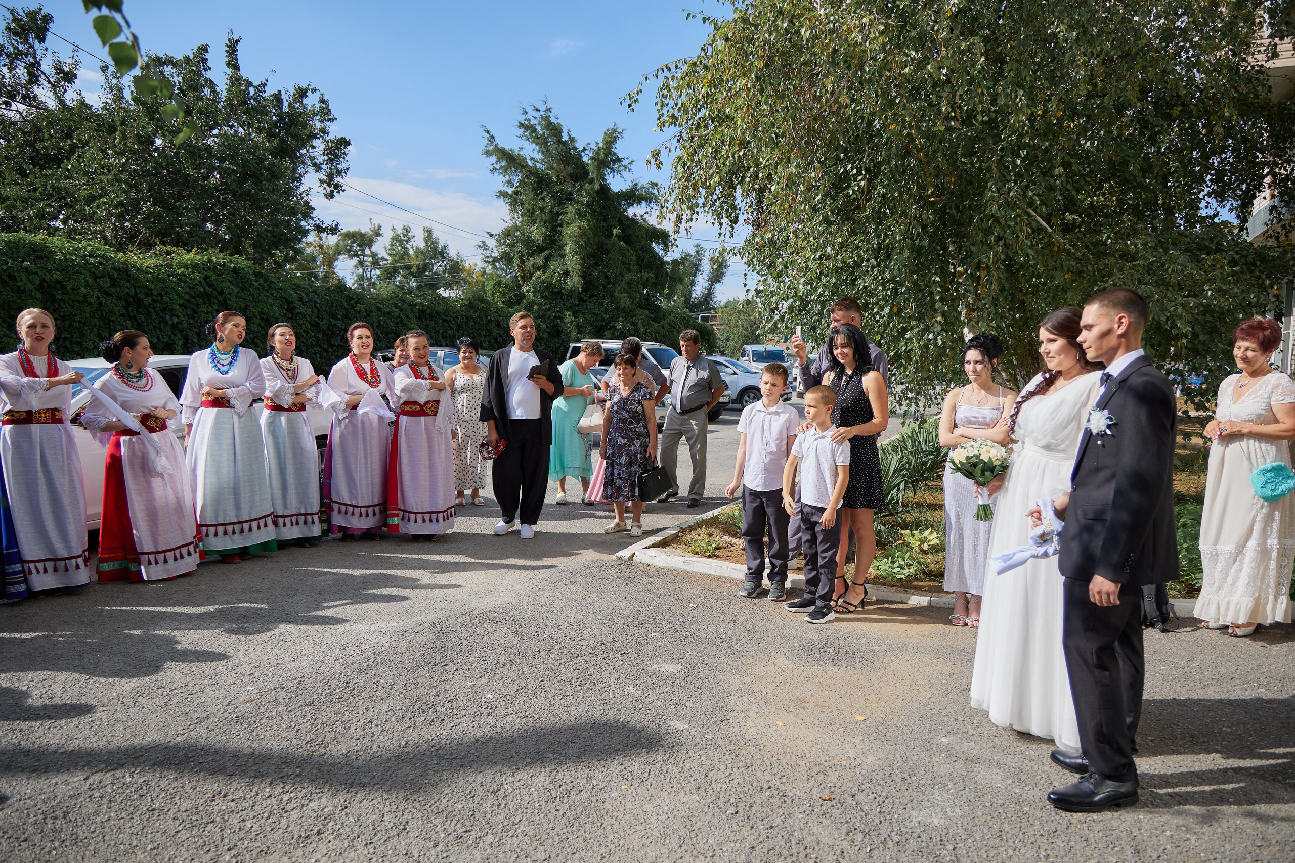 Фотосъемка в ЗАГСе, прогулка молодых, банкет