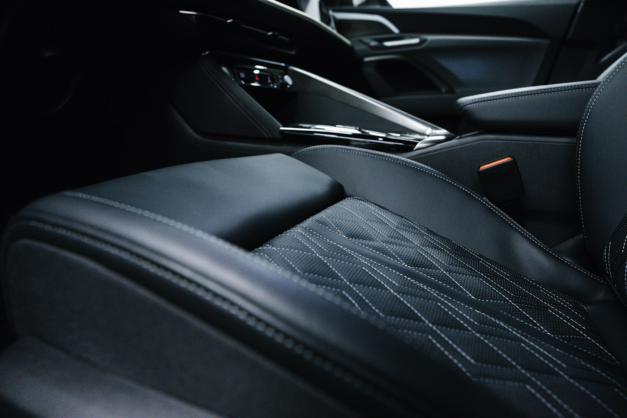 Audi Q5  40 TFSI 2.0 S tronic (204 л. с.). Автосалон «Х-Авто»