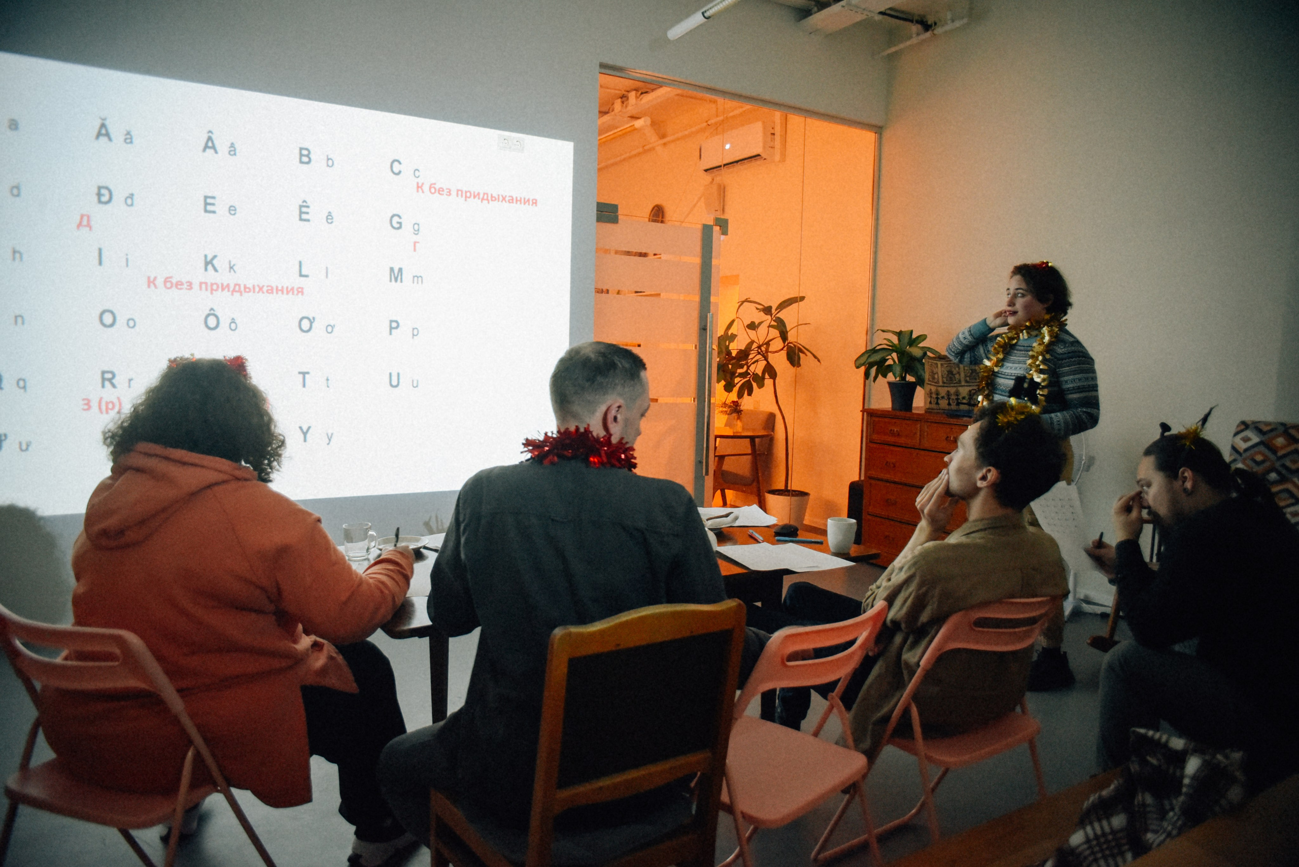 ЧТО ТЫ МЕЛЕШь Вечер вьетнамского караоке. Фотограф Лола Волна, город Москва
