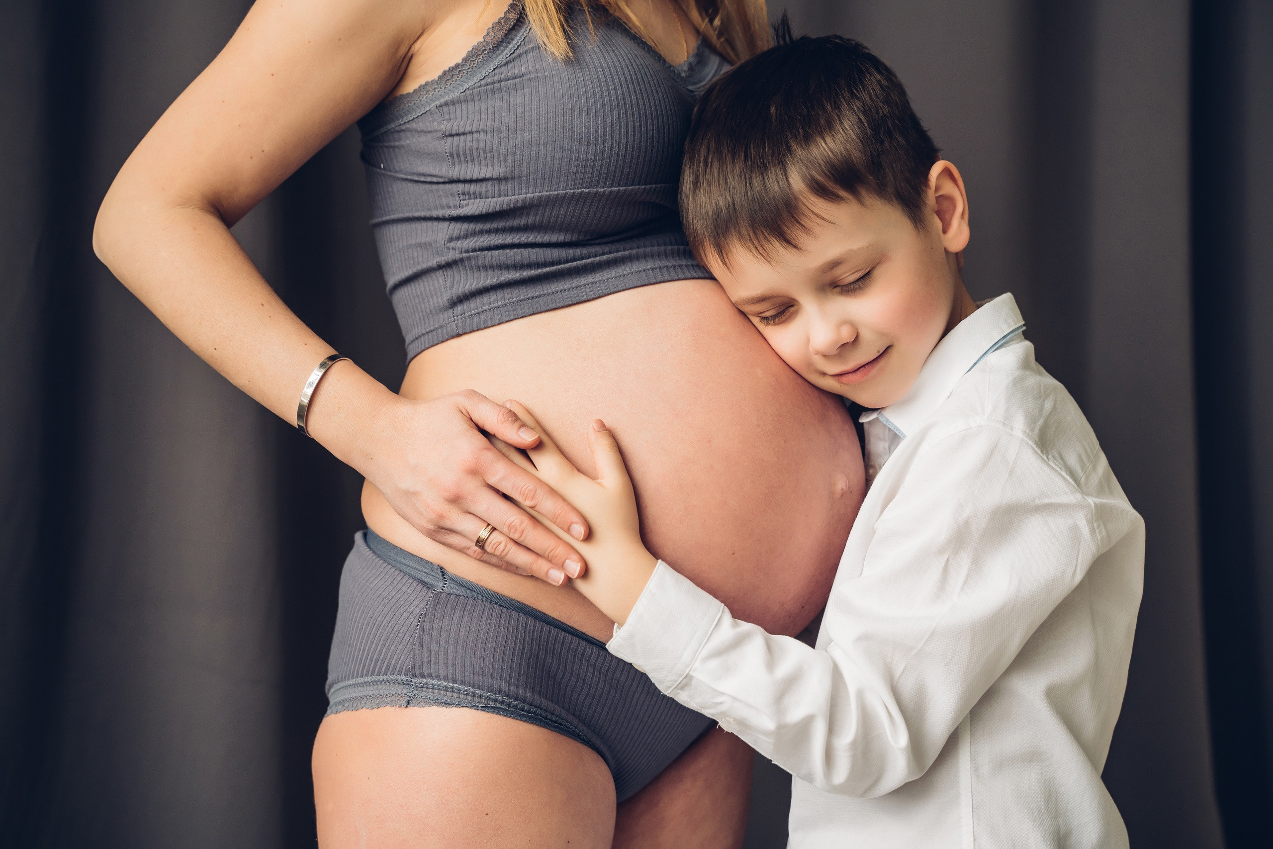 Фотосессия беременности в студии: ждём малыша. Свадебный фотограф в Коломне, Воскресенске, Егорьевске Владимир Петров