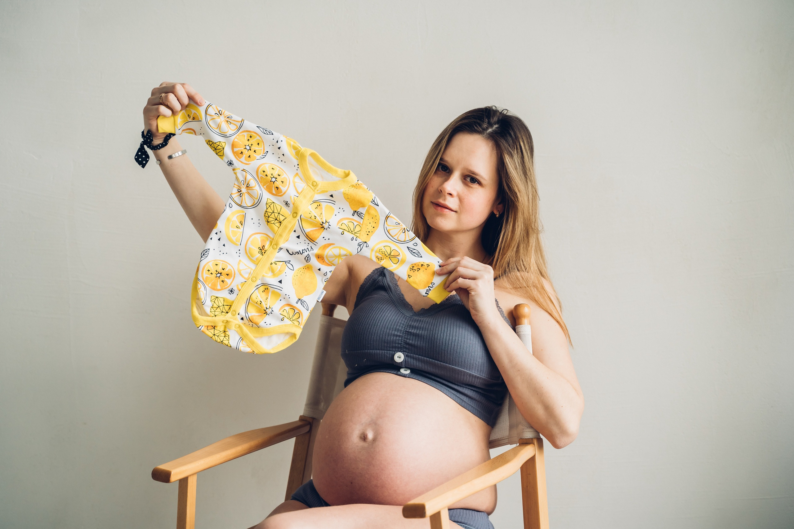 Фотосессия беременности в студии: ждём малыша. Свадебный фотограф в Коломне, Воскресенске, Егорьевске Владимир Петров