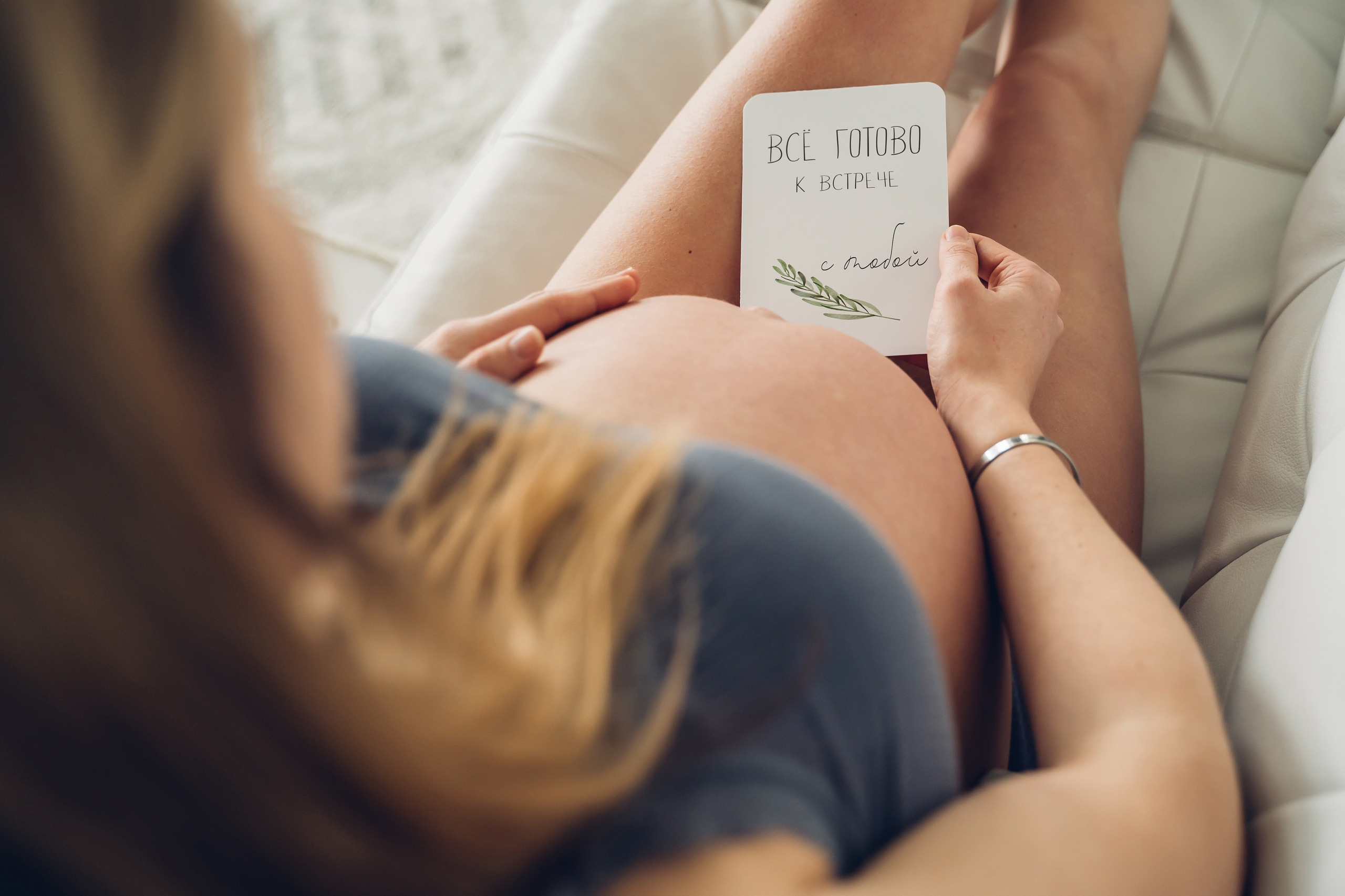 Фотосессия беременности в студии: ждём малыша. Свадебный фотограф в Коломне, Воскресенске, Егорьевске Владимир Петров