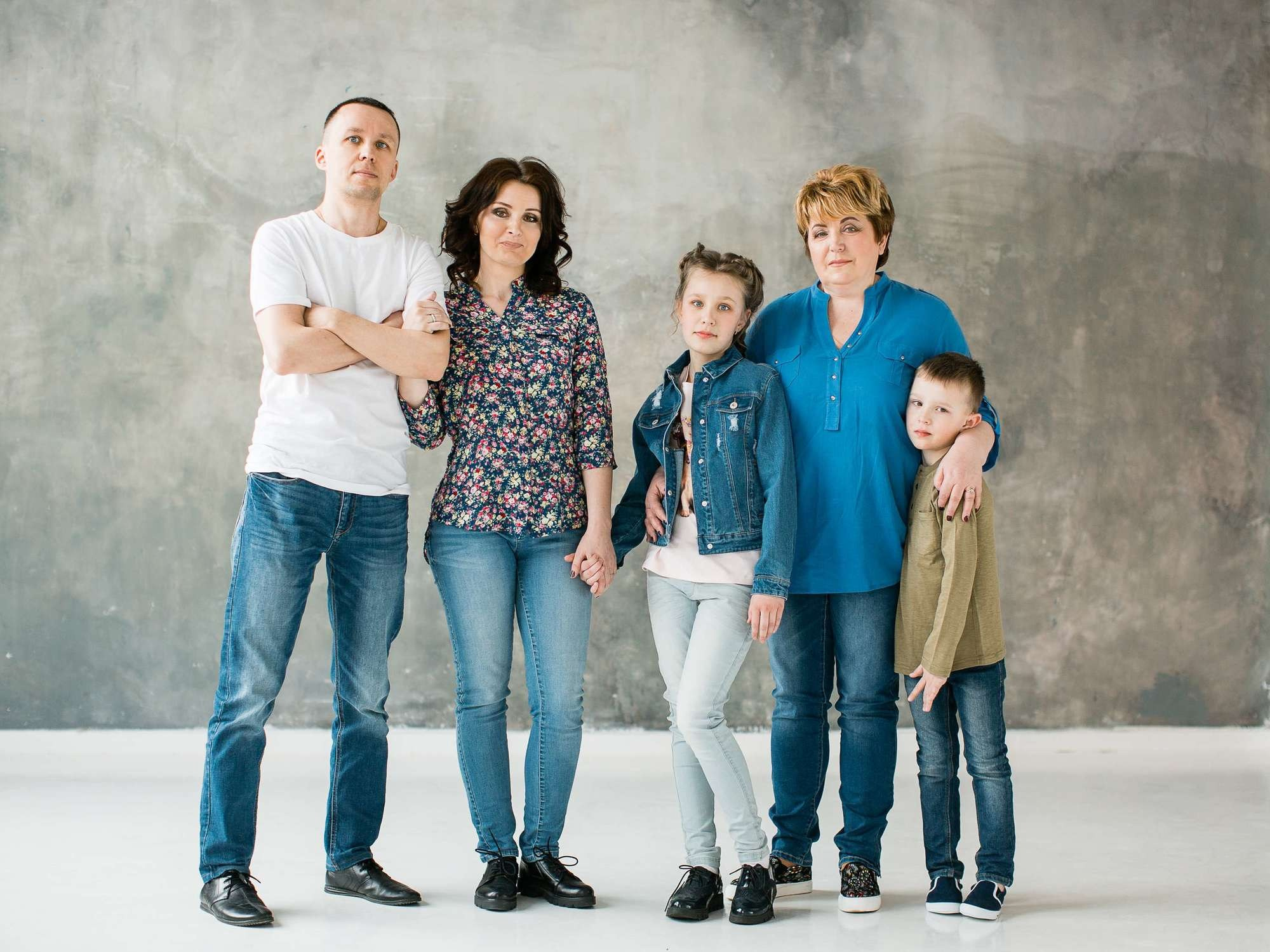 Фотосессия большой семьи в студии